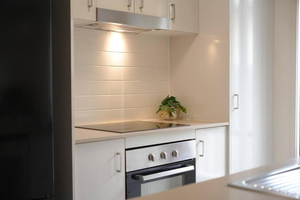 Gorgeous 4-bedroom Retreat@Hope Island