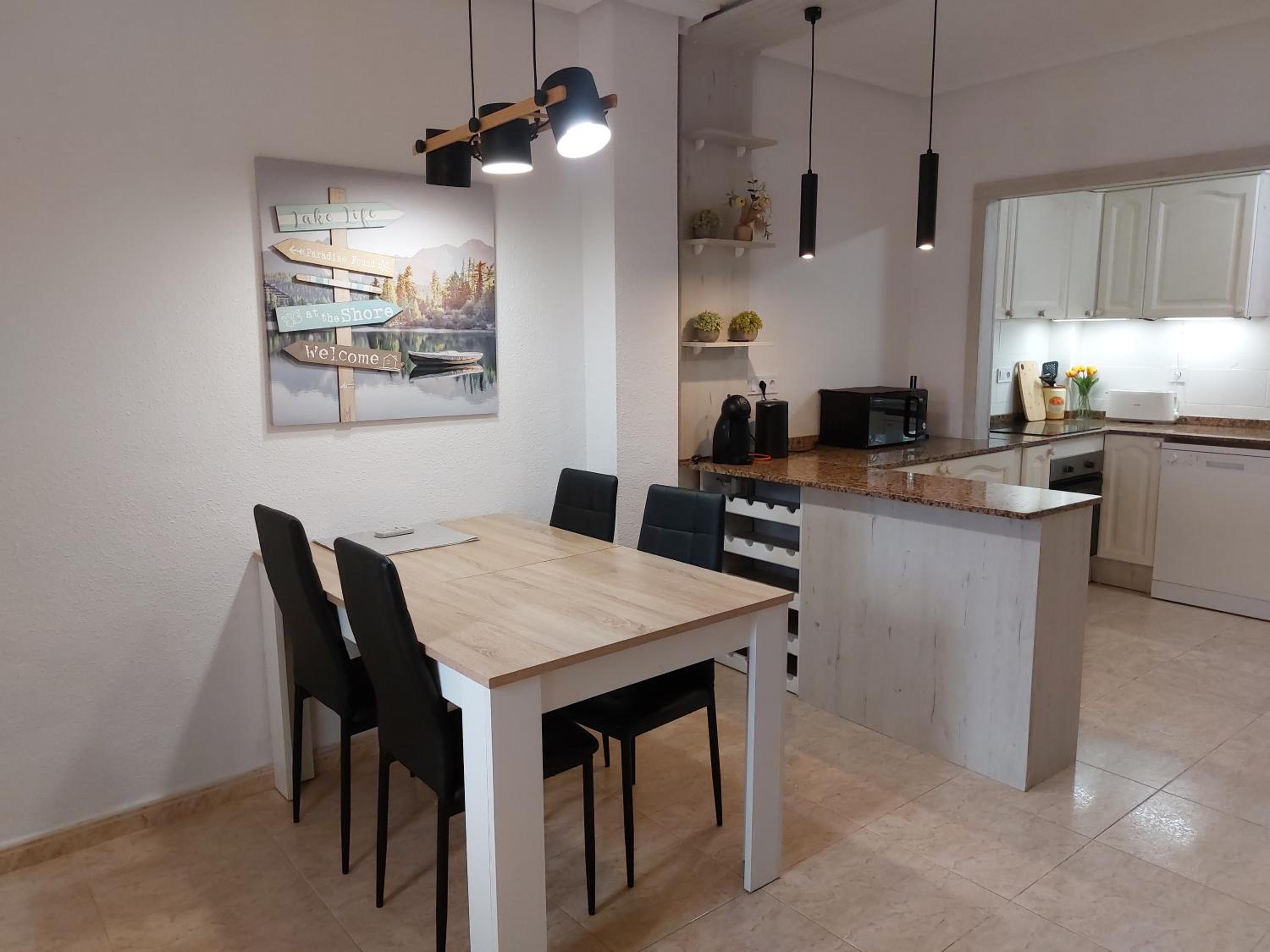 Villa La Zenia, Private pool, 10min walk to La Zenia Beach, for 6 people