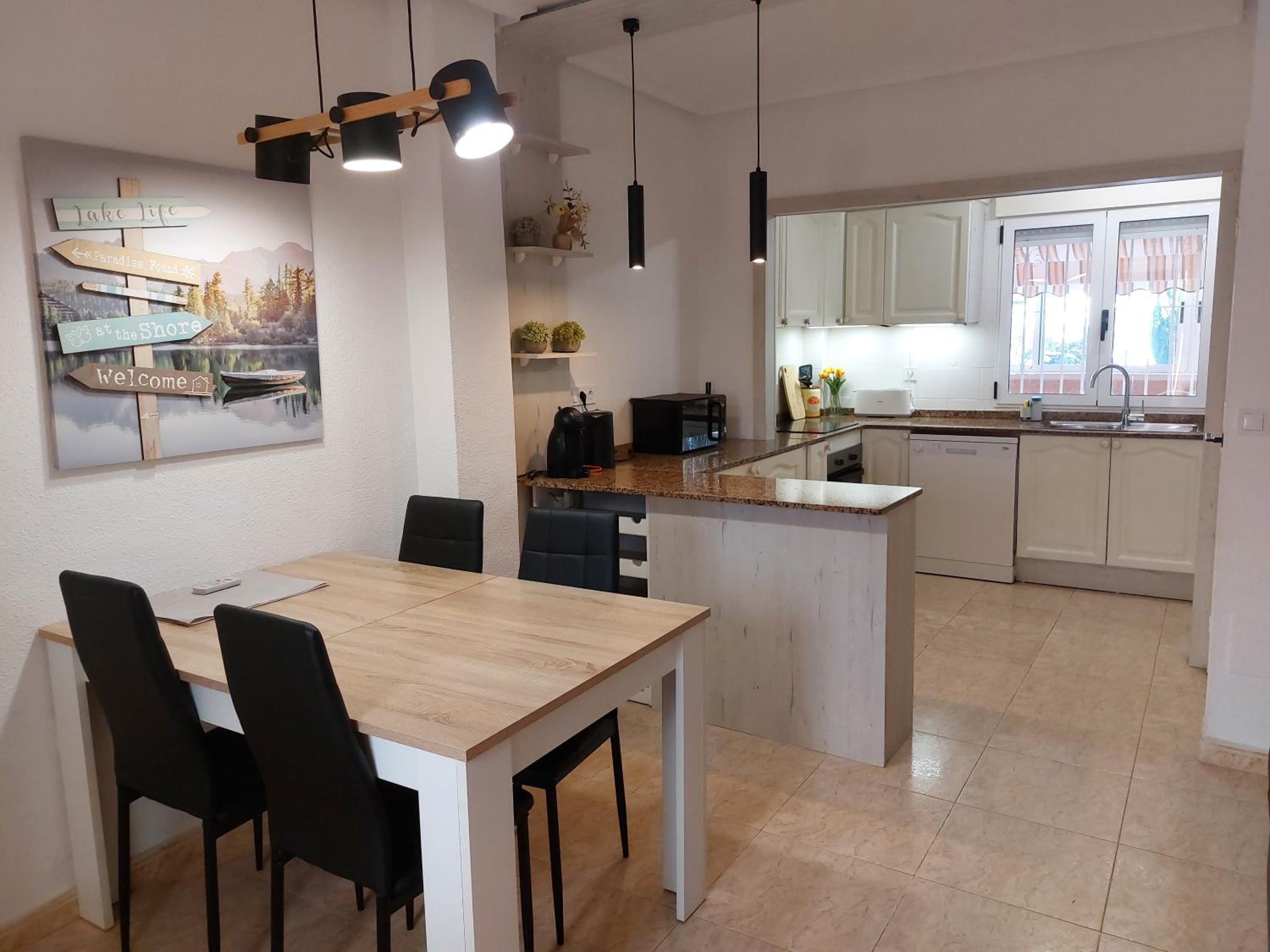 Villa La Zenia, Private pool, 10min walk to La Zenia Beach, for 6 people