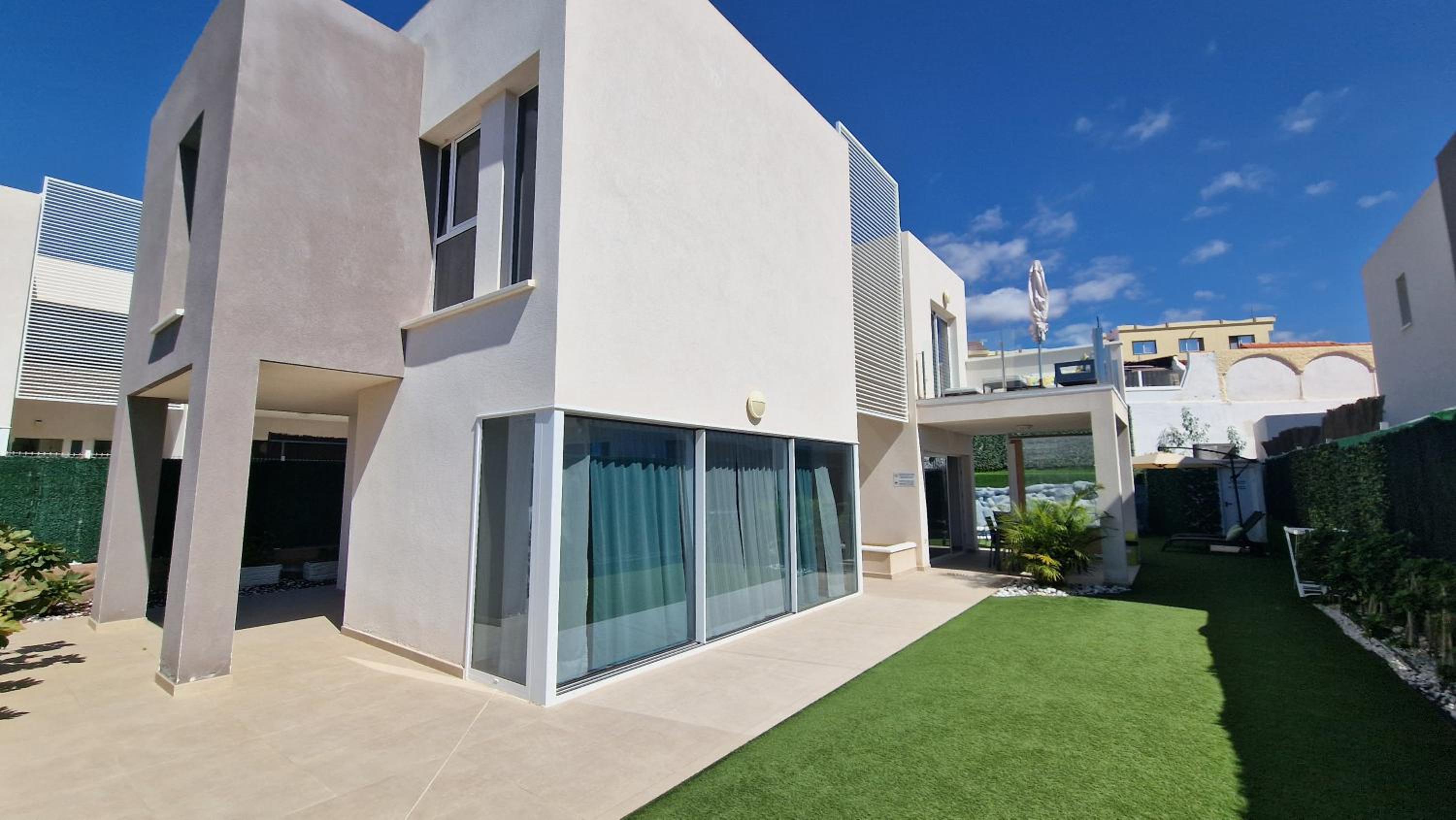 Villa Paraiso-Luxury Villa with Heated Pool