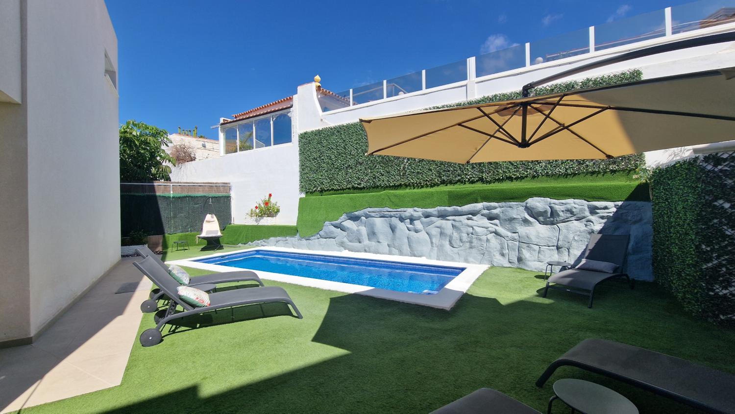 Villa Paraiso-Luxury Villa with Heated Pool