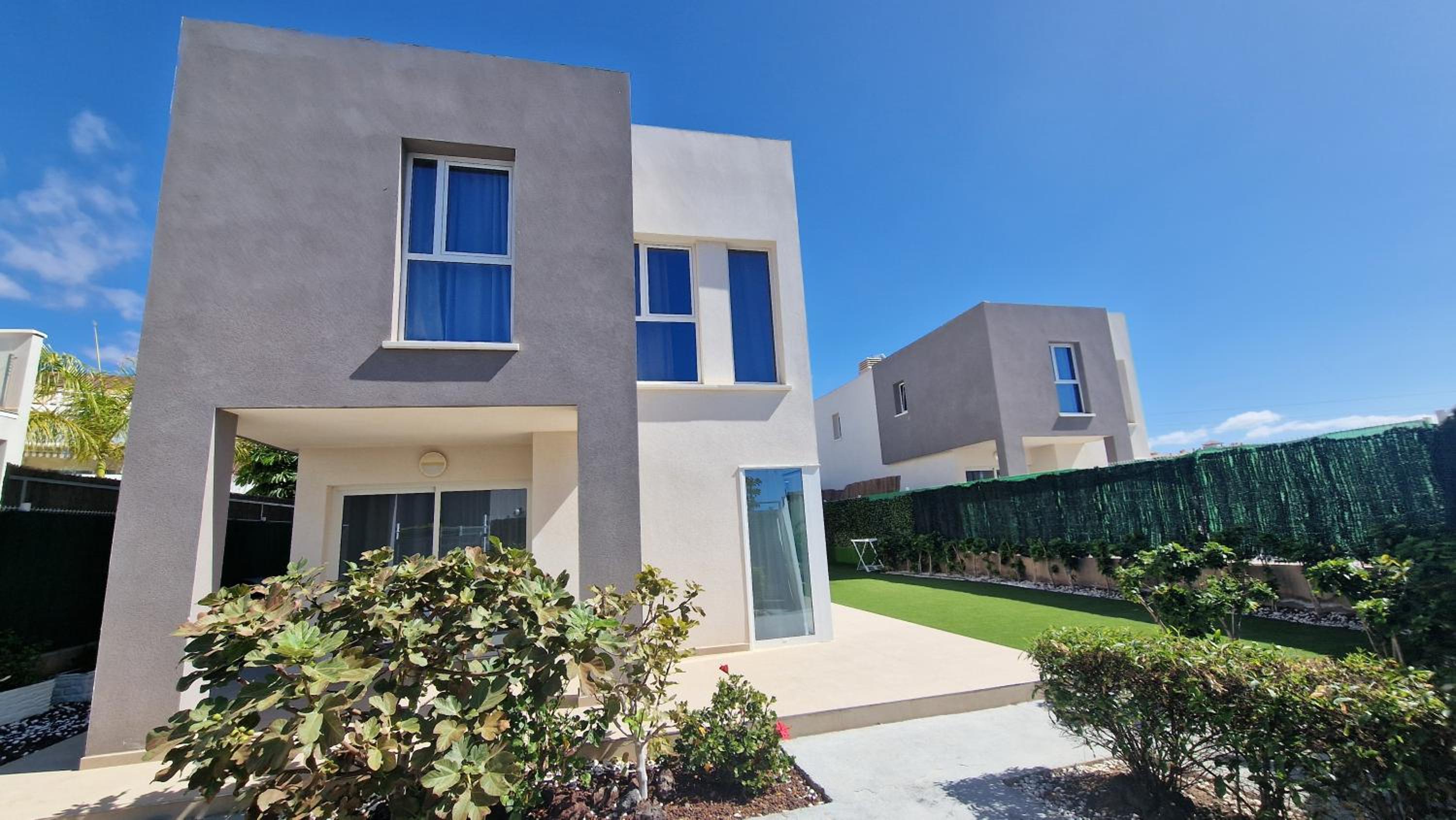 Villa Paraiso-Luxury Villa with Heated Pool