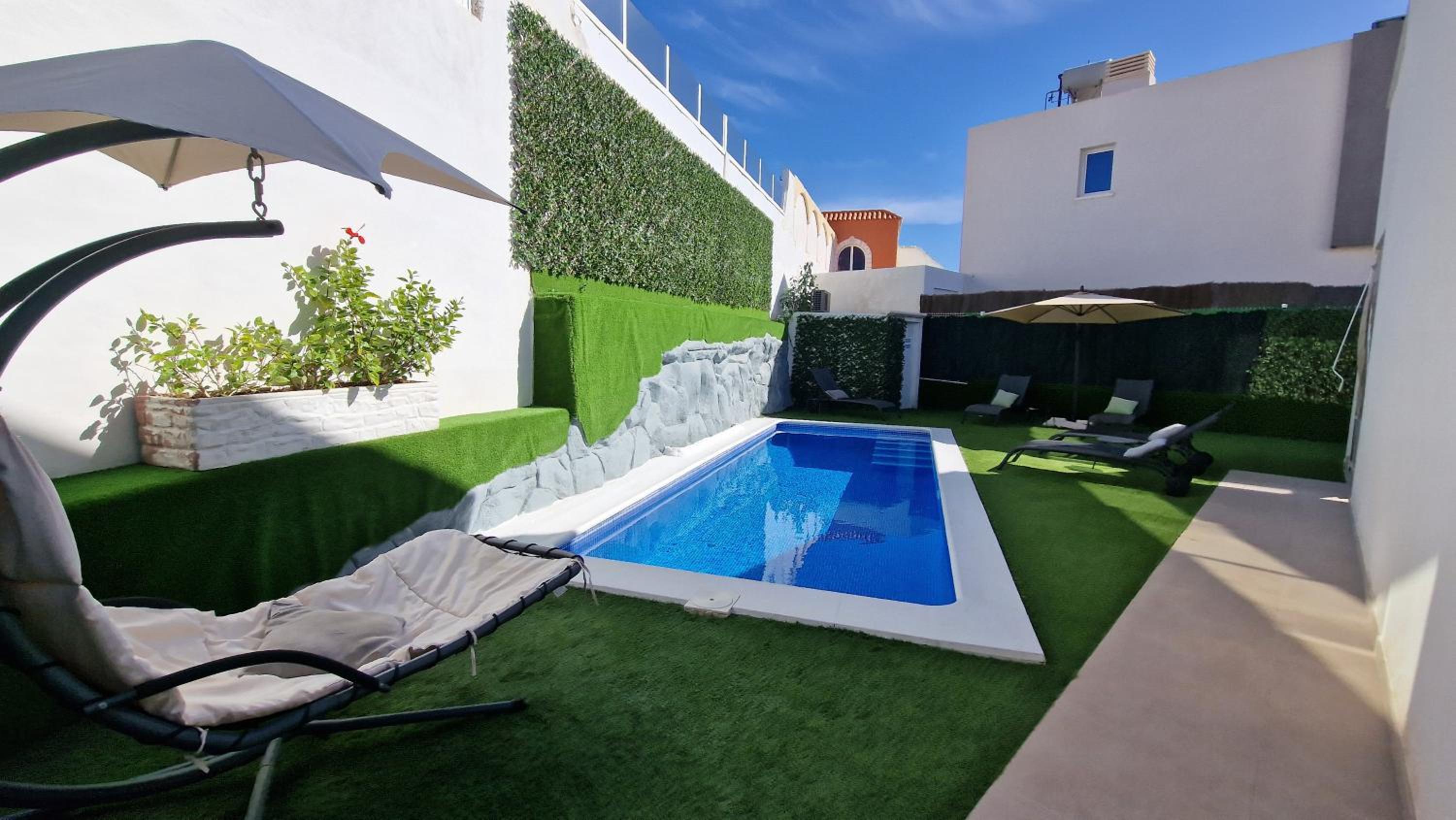Villa Paraiso-Luxury Villa with Heated Pool
