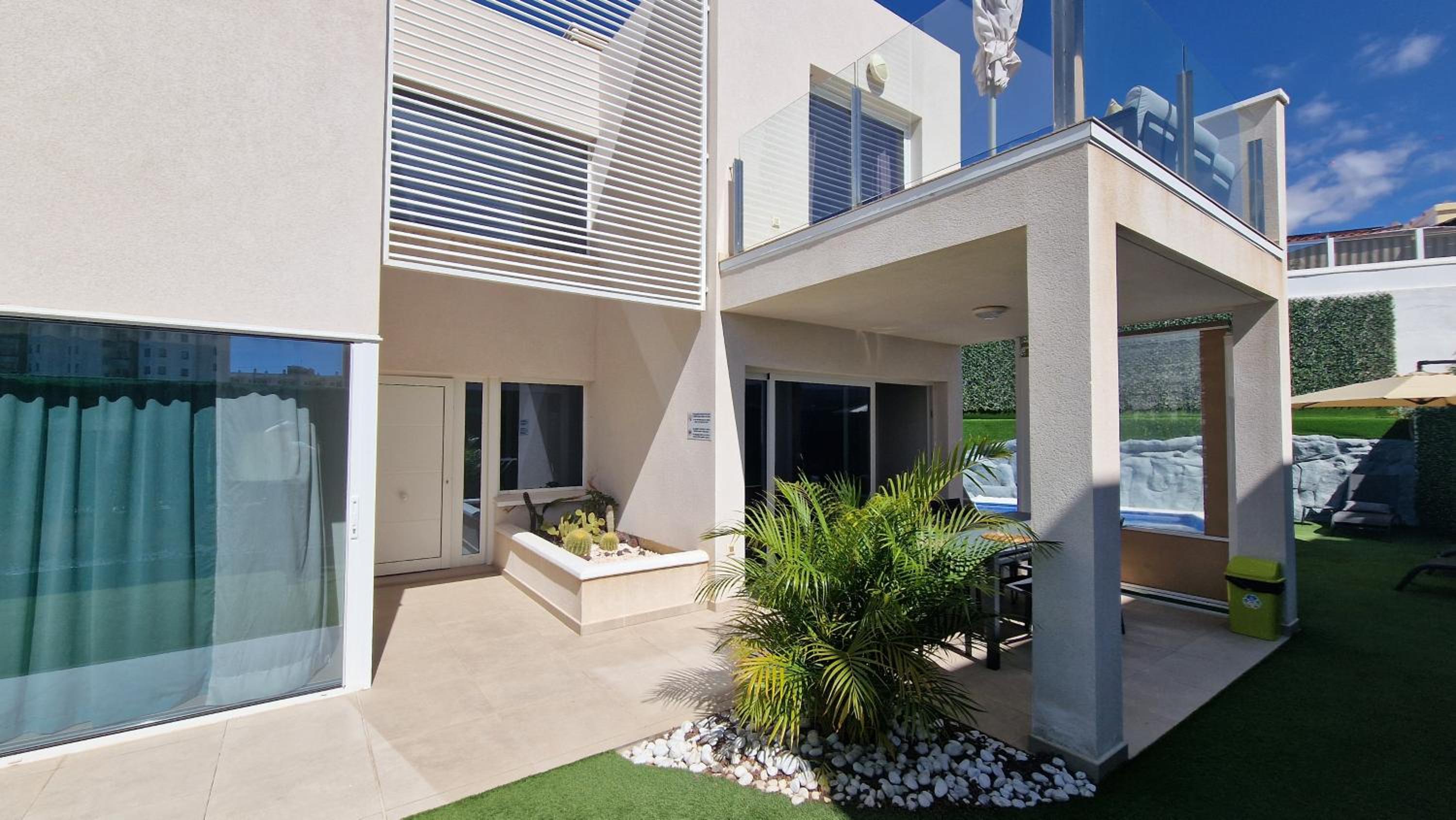 Villa Paraiso-Luxury Villa with Heated Pool