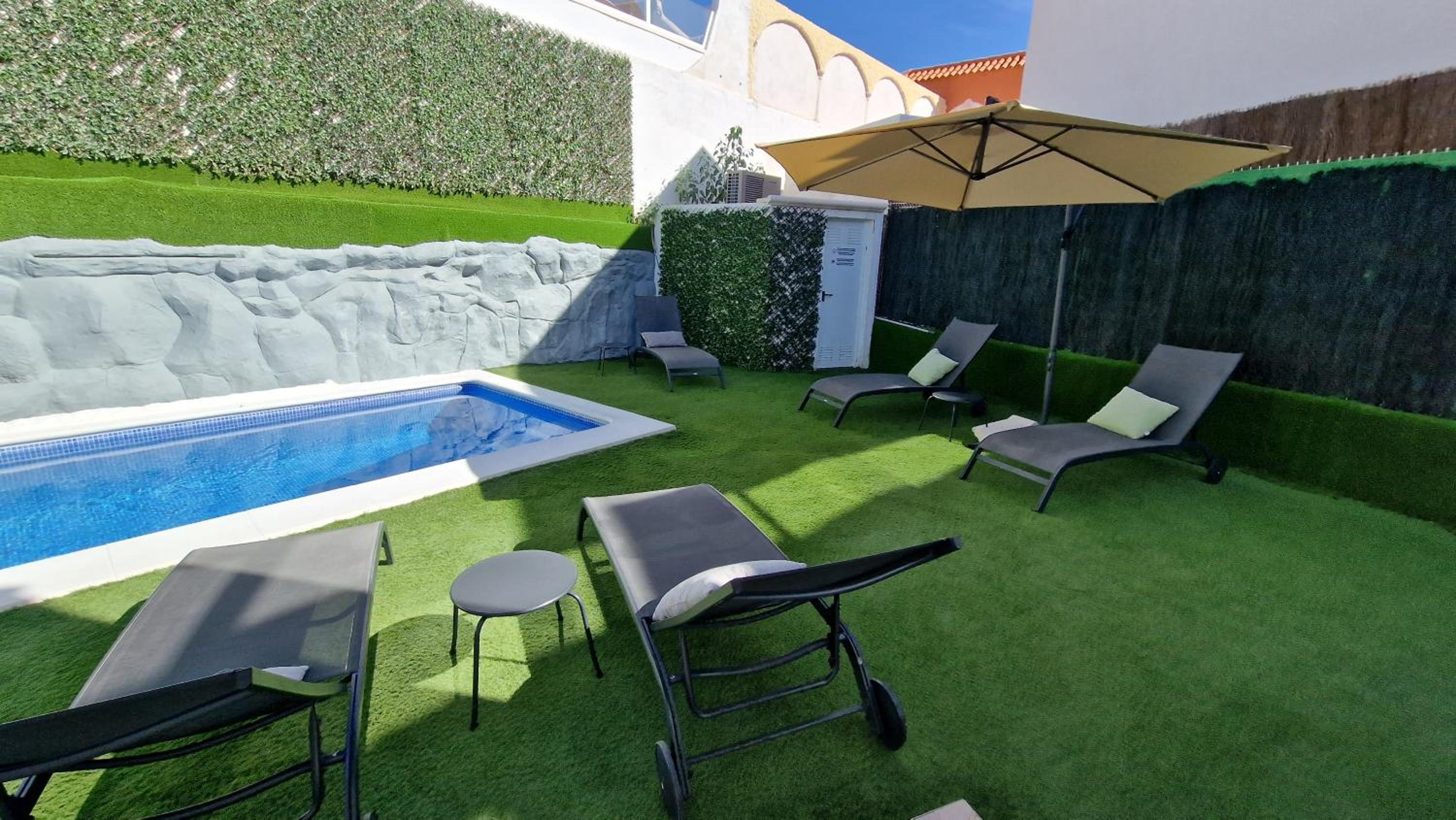 Villa Paraiso-Luxury Villa with Heated Pool