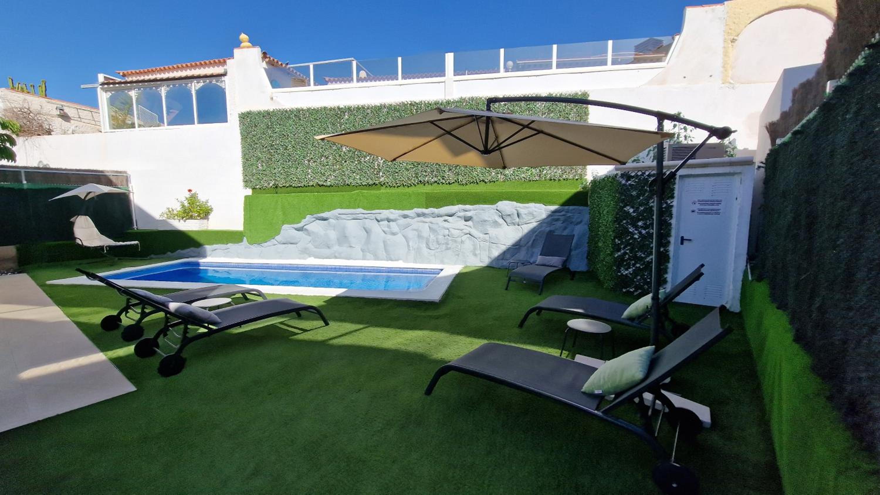 Villa Paraiso-Luxury Villa with Heated Pool