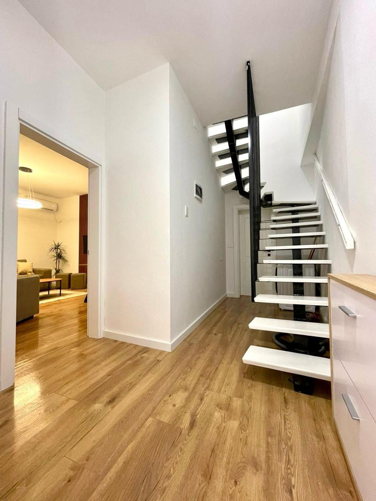 ORA Central Duplex Apartment photo 2