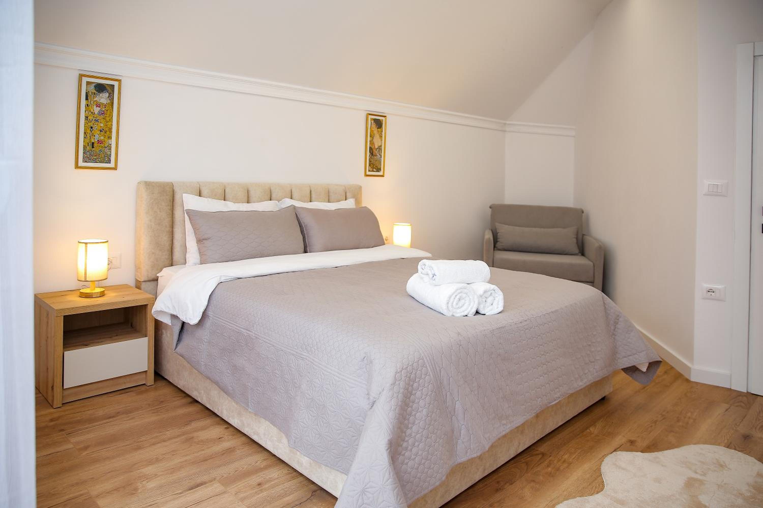 ORA Central Duplex Apartment photo 4