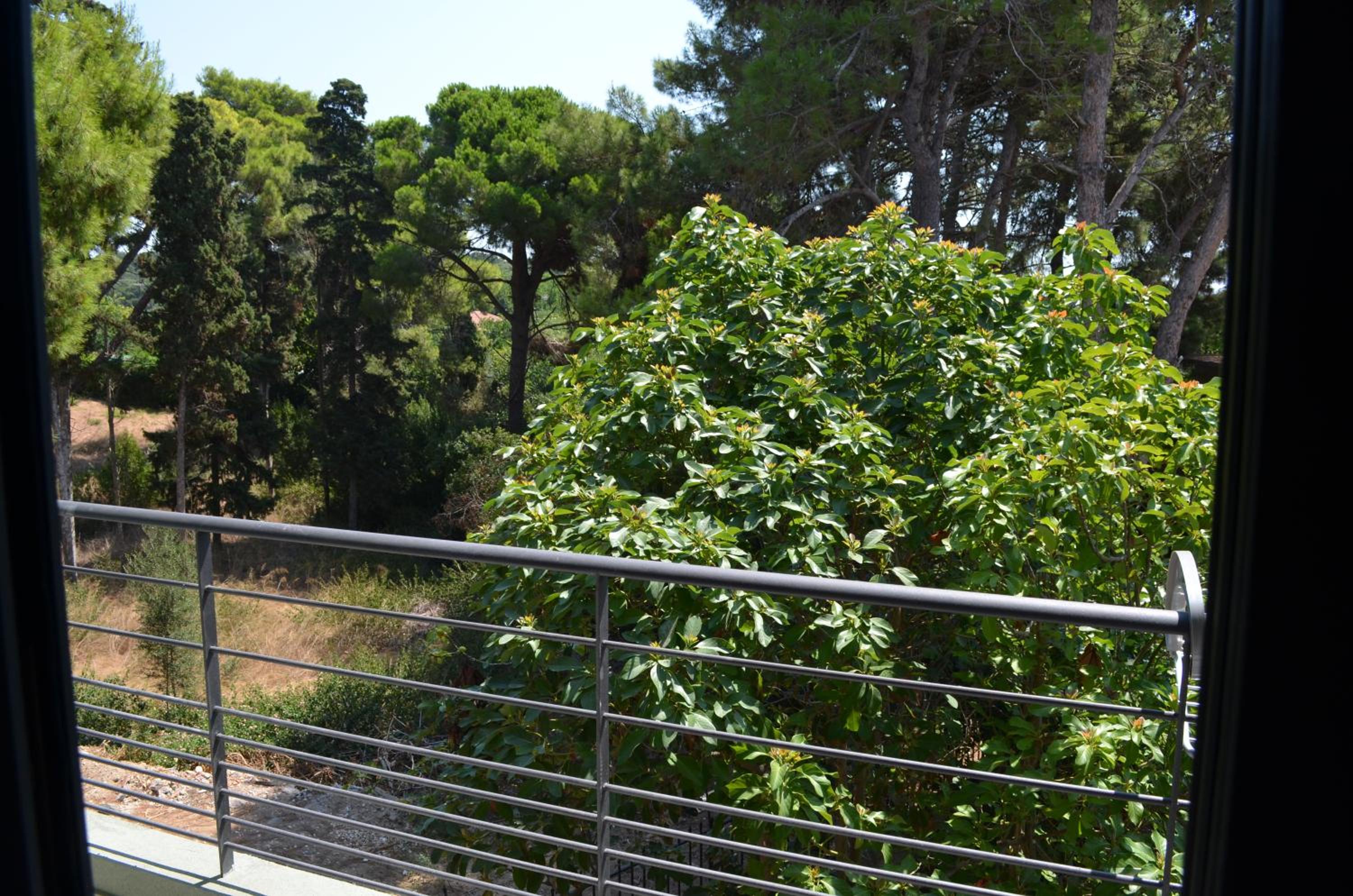 Rastoni RQD 4 en Arkoudi — balance & terrace