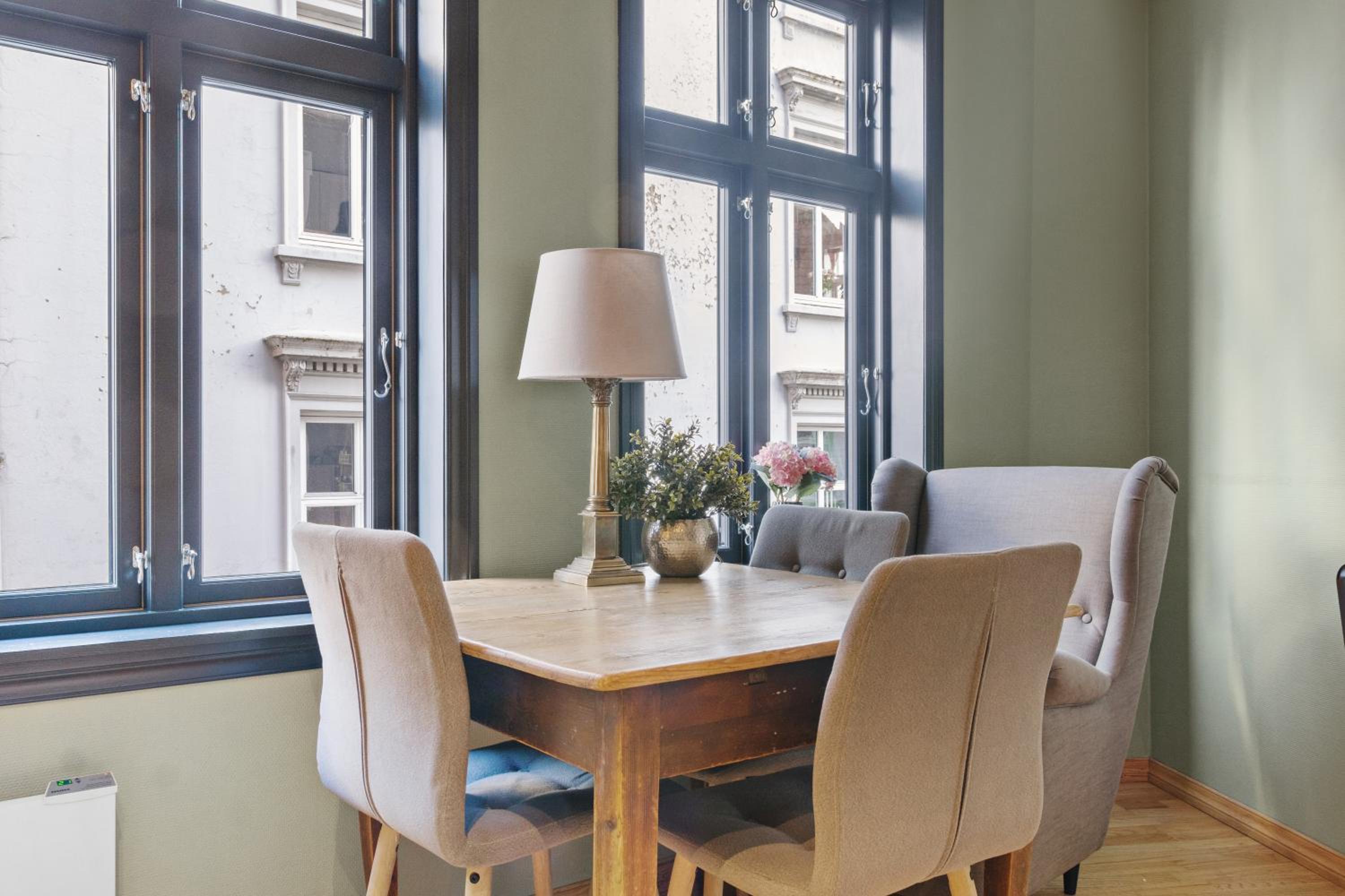 Peaceful Urban Residence view 5
