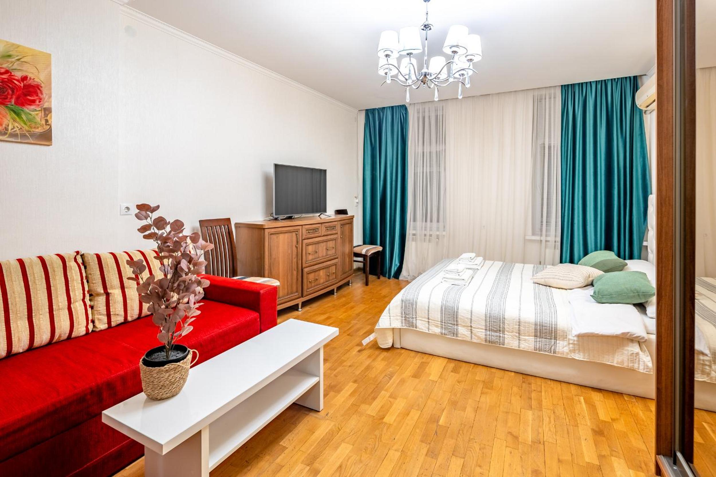 Just another comfy apartment on the main squere. 2 bedrooms, own heating, AC view 4