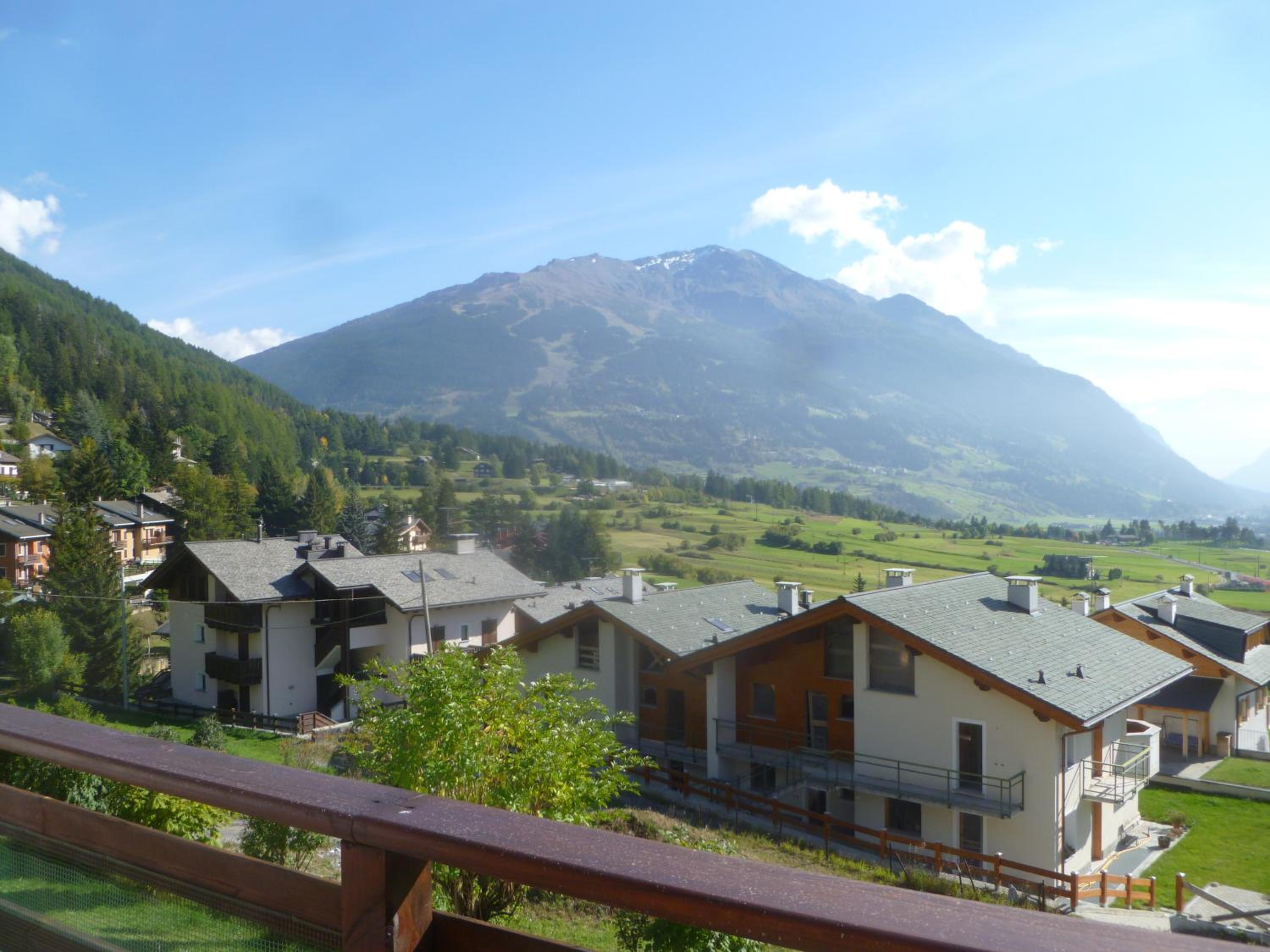 Villa Bianca Bormio garden and parking view 3