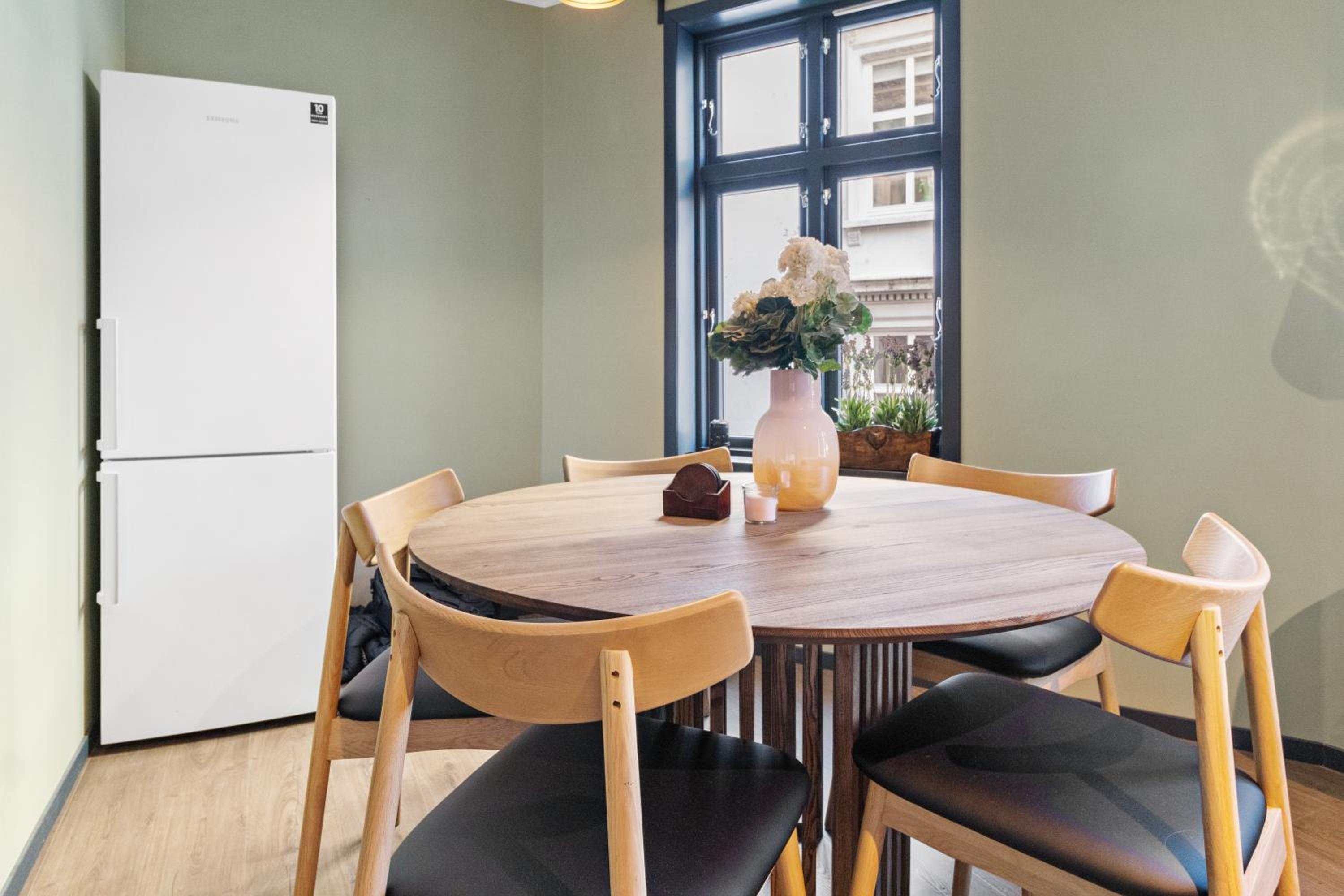 Elegant Urban Apartment view 3