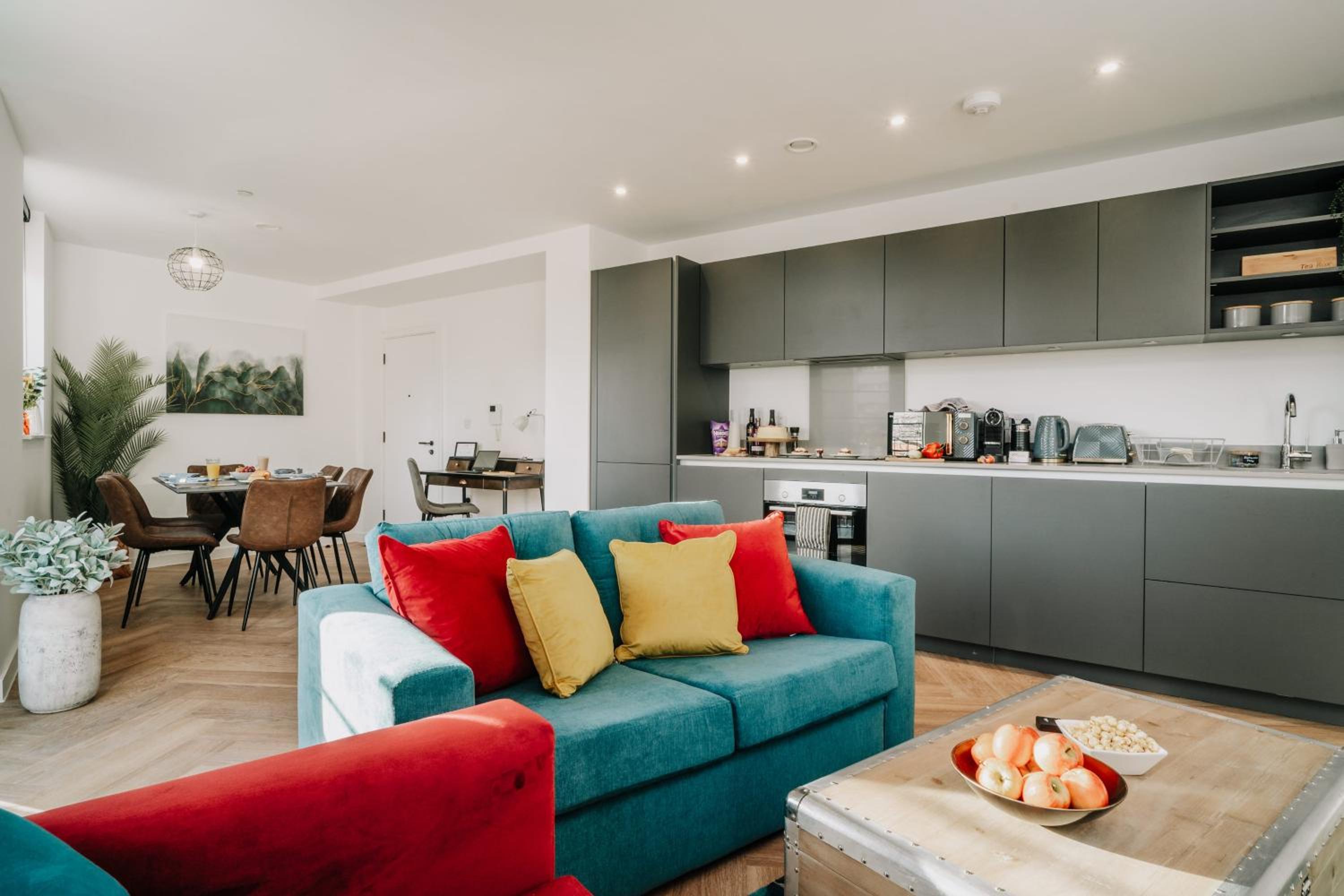 Canal-view Stunning City Living, Fast WiFi, Contractors, Family view 3
