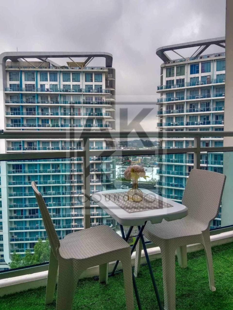 Azure Urban Resort Staycation by AKKE Uno
