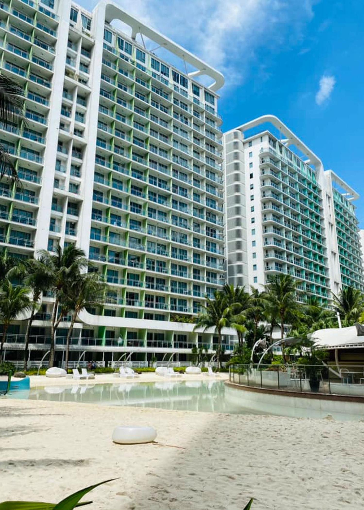 Azure Urban Resort Staycation by AKKE Uno