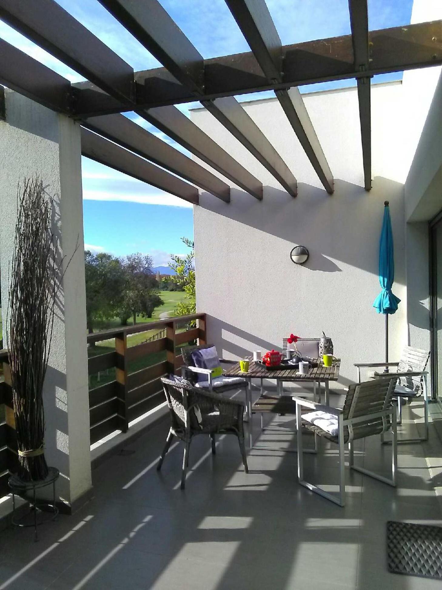 VERT PARADIS - Appartement 3 étoiles, Vue apaisante sur GOLF, Pins Parasols, 2è étage - 80 m2 dont Terrasse avec Pergola, 2 chambres, 3 CLIM, WIFI - Piscin