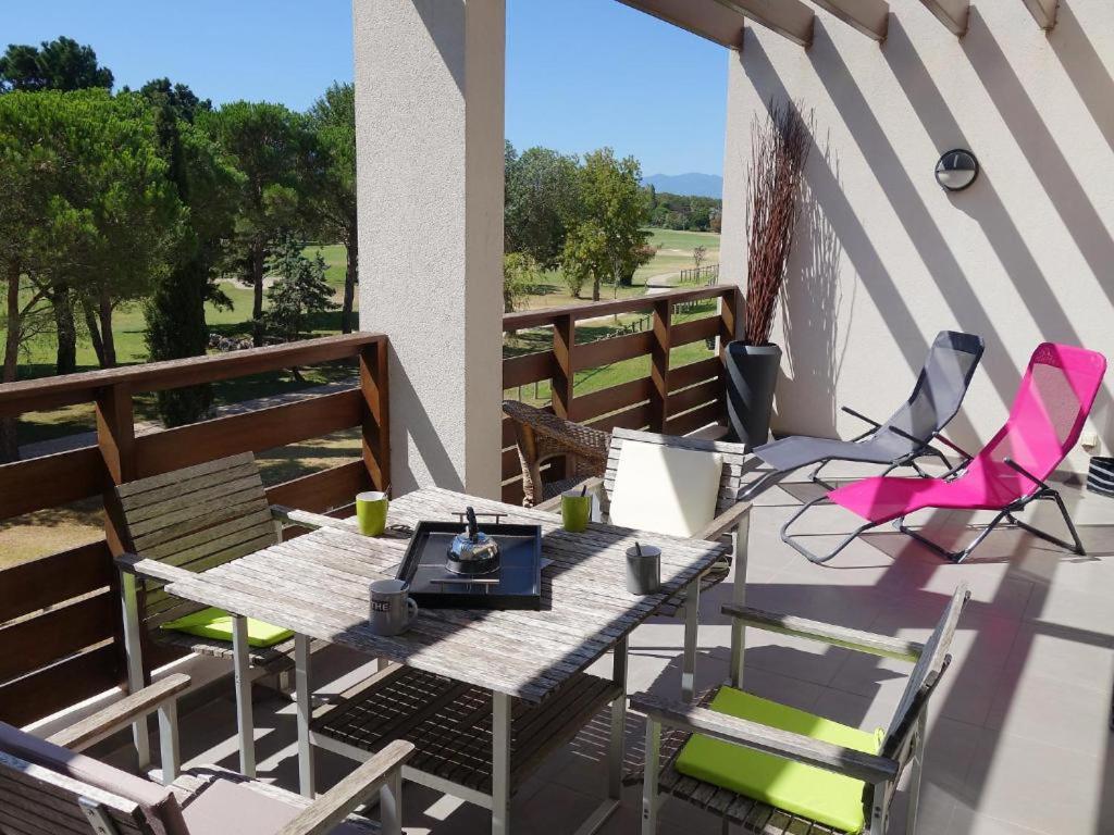VERT PARADIS - Appartement 3 étoiles, Vue apaisante sur GOLF, Pins Parasols, 2è étage - 80 m2 dont Terrasse avec Pergola, 2 chambres, 3 CLIM, WIFI - Piscin