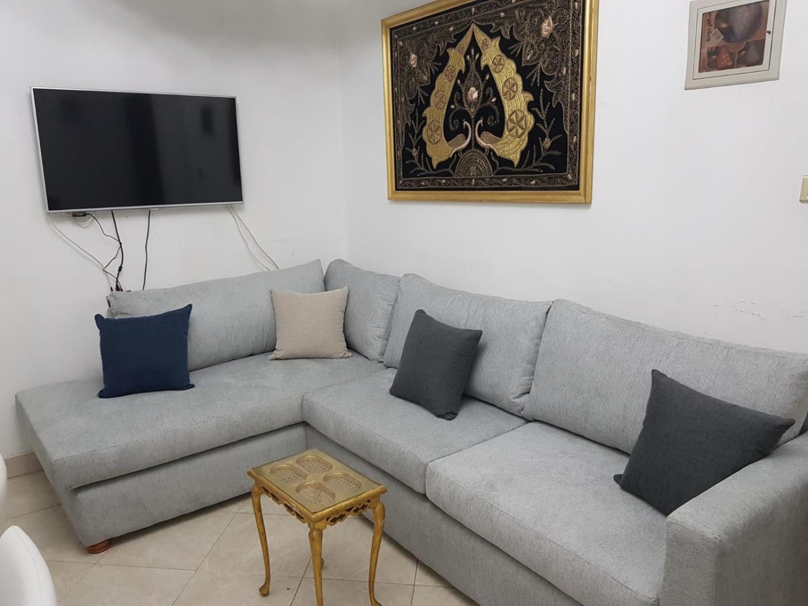 Quite Apartment in Sheraton Heliopolis , 5 minutes from Cairo Airport