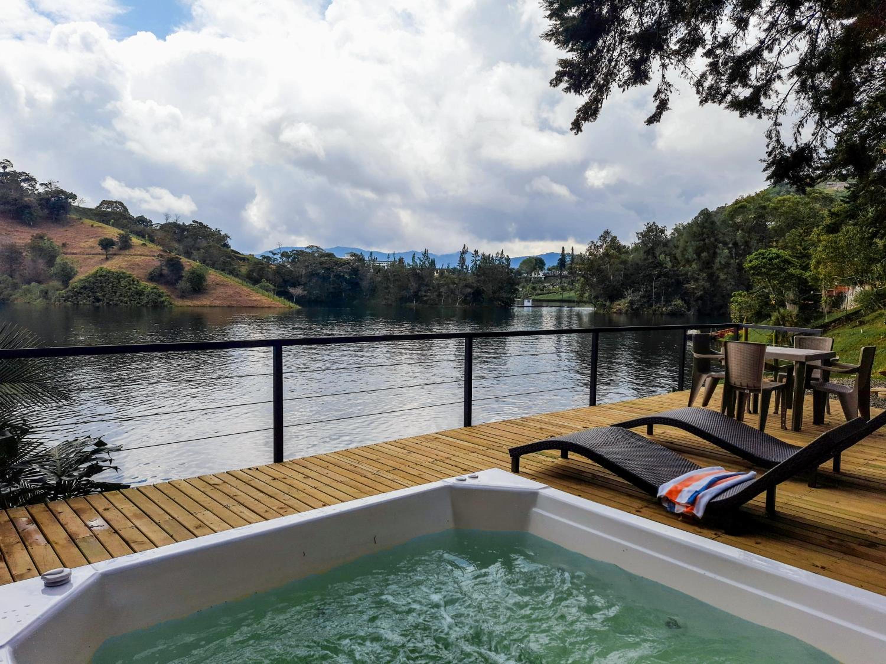Cottage on the Lake - Cabaña privada - Guatapé - Jacuzzi