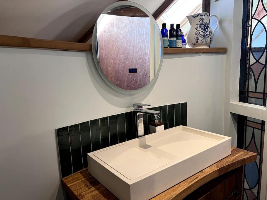 Unique luxury self-contained oast apartment