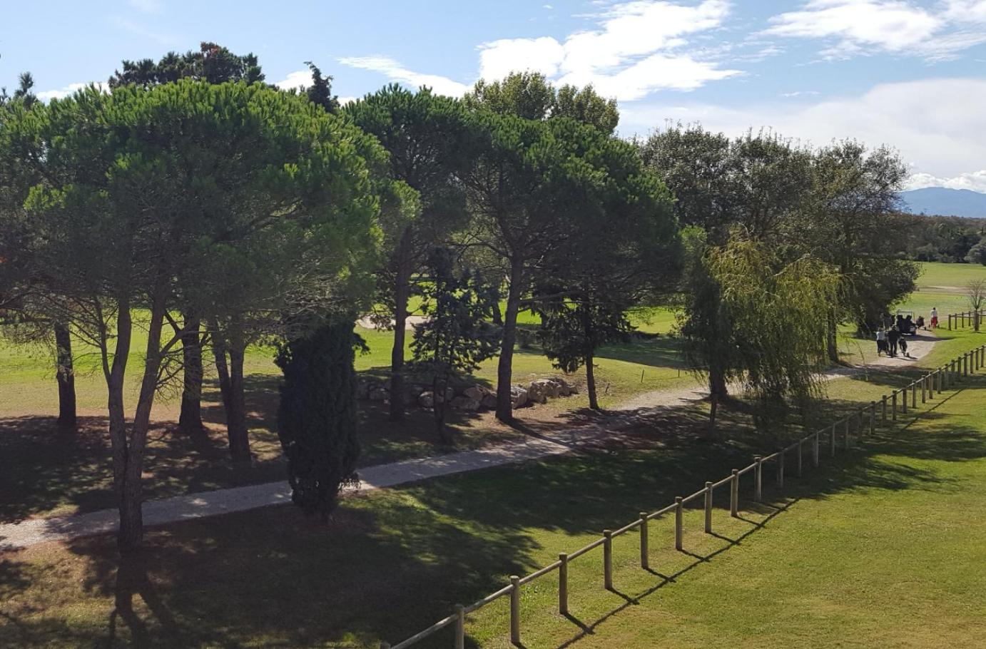 VERT PARADIS - Appartement 3 étoiles, Vue apaisante sur GOLF, Pins Parasols, 2è étage - 80 m2 dont Terrasse avec Pergola, 2 chambres, 3 CLIM, WIFI - Piscin