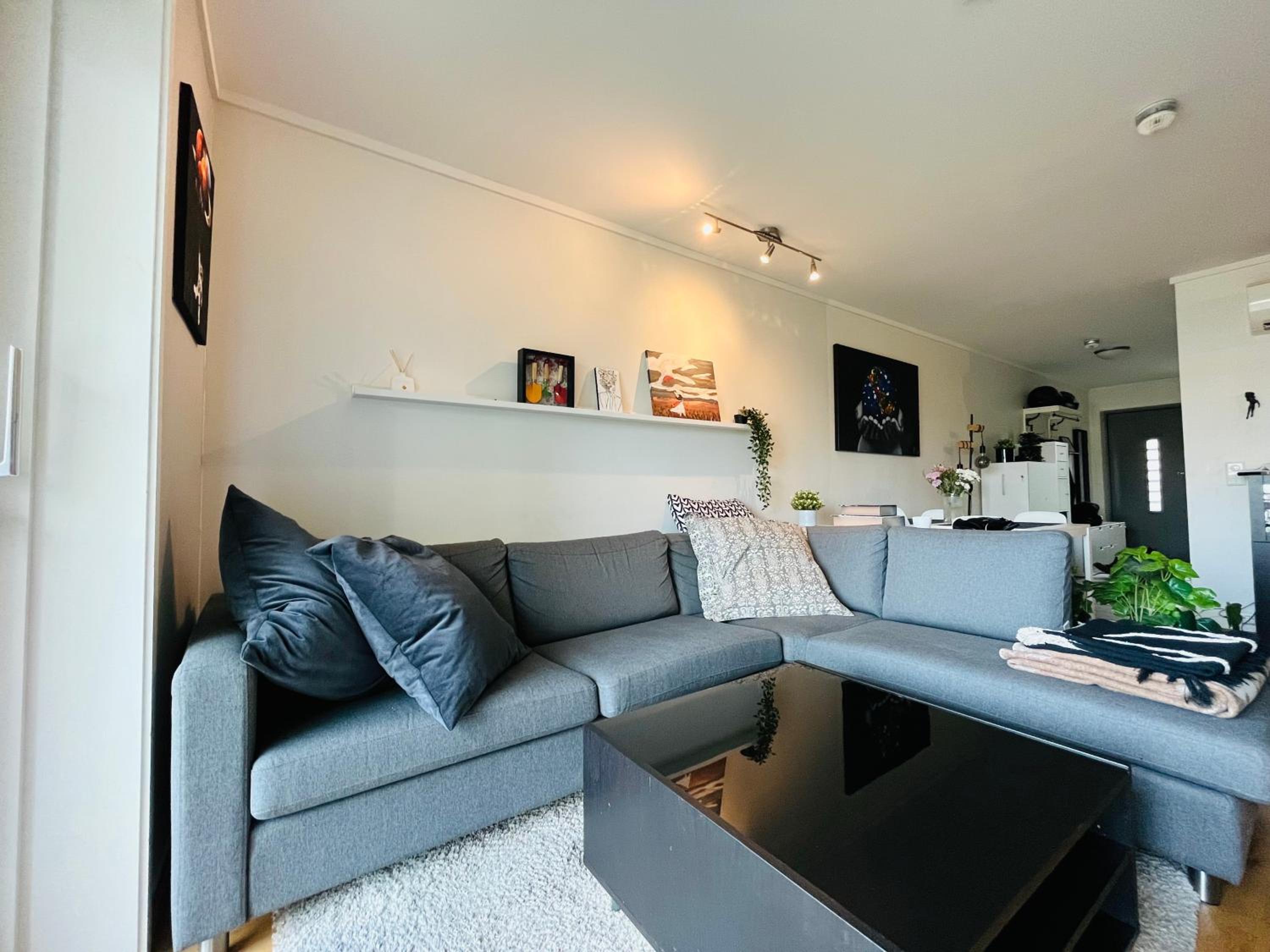 2 bedroom apartment in great location view 3