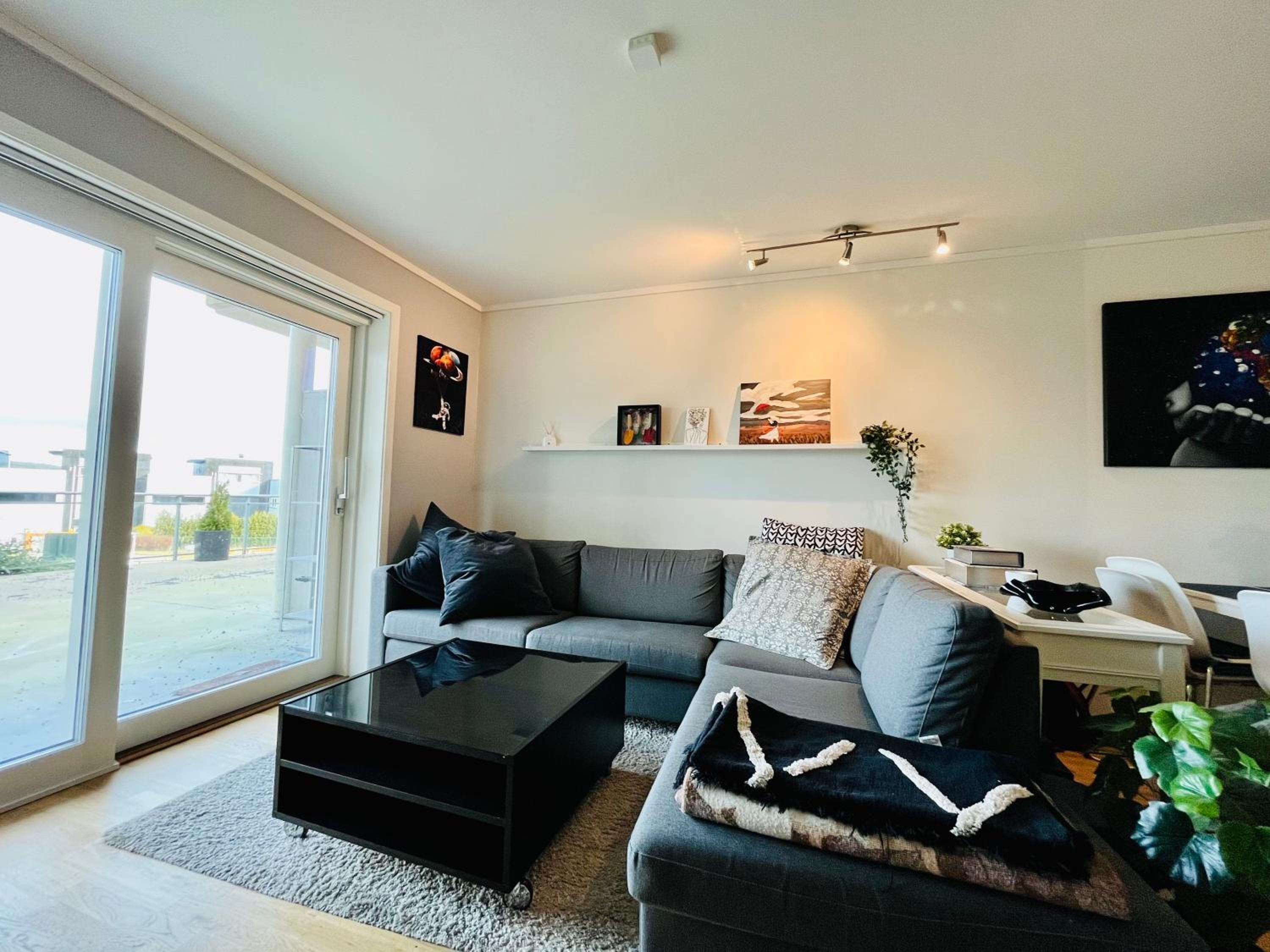 2 bedroom apartment in great location view 2