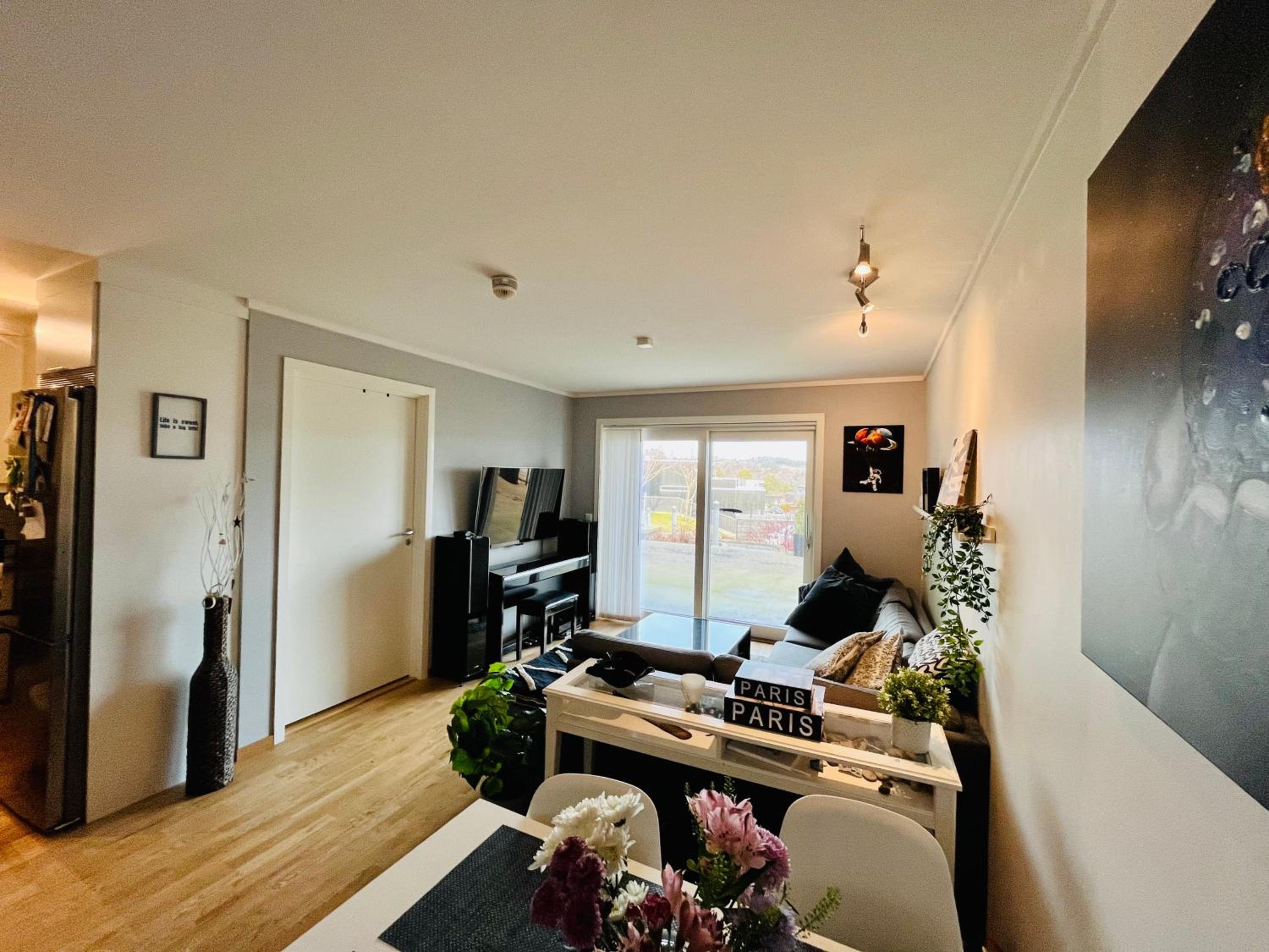 2 bedroom apartment in great location view 4
