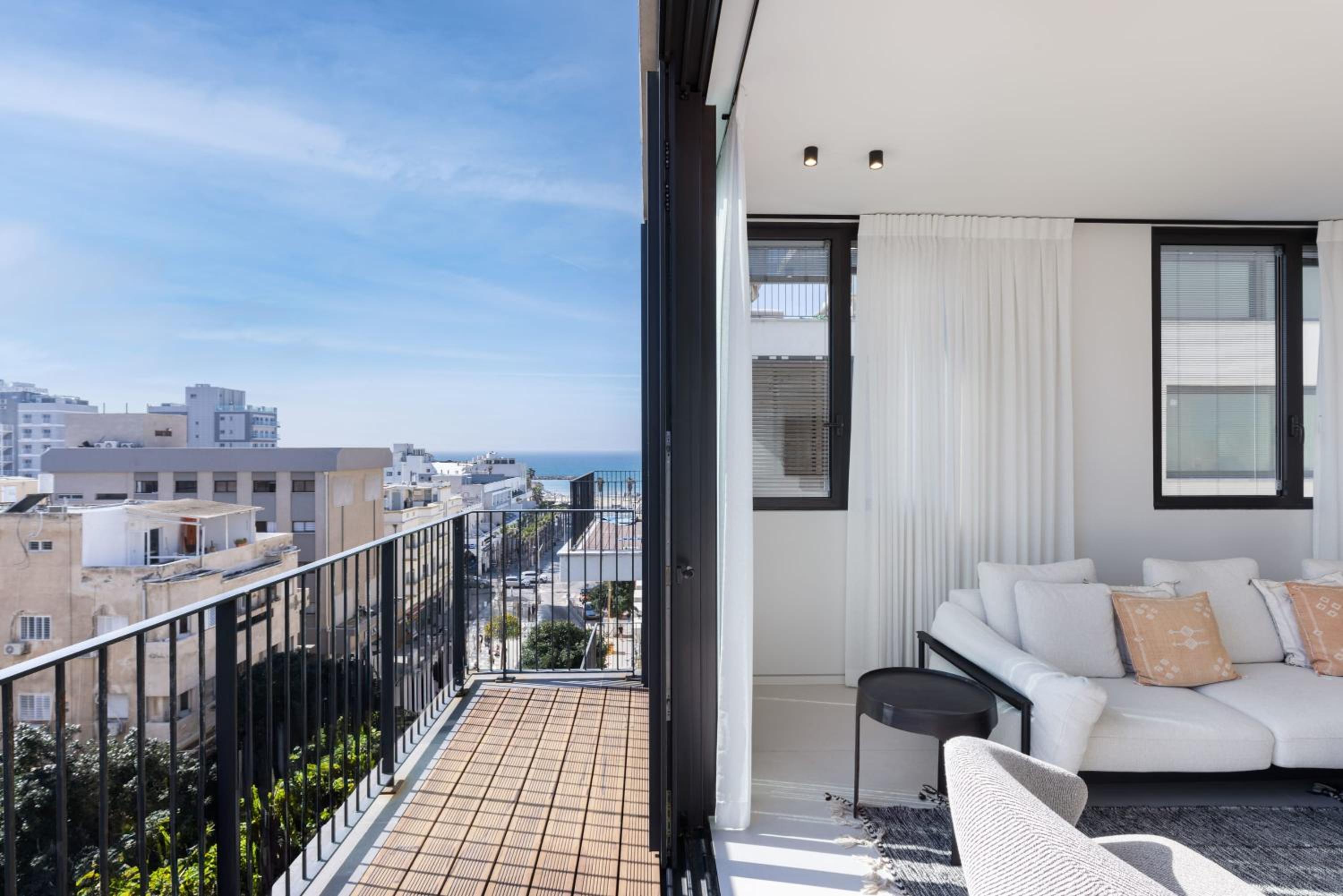 High Living Sea View by Five Stay view 4