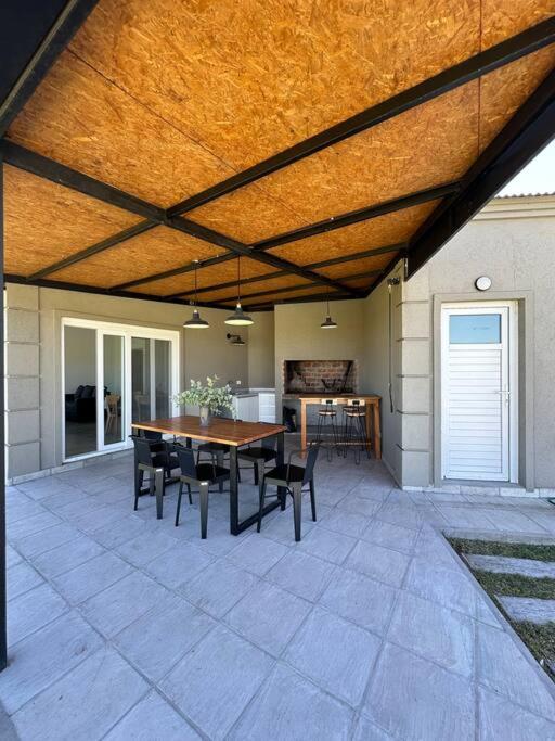 Casa Quinta en Barrio Cerr - 6 huesp - ropa blanca!