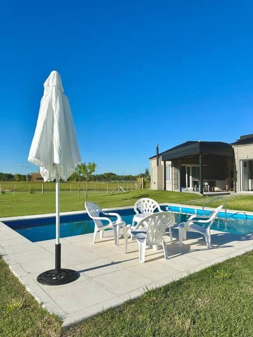 Casa Quinta en Barrio Cerr - 6 huesp - ropa blanca!