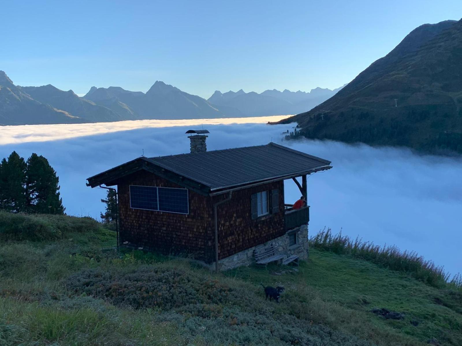 Chalet-Apartment für 9 bis 10 Personen zentral & ruhig 2 Min zur Galzigbahn Sankt Anton
