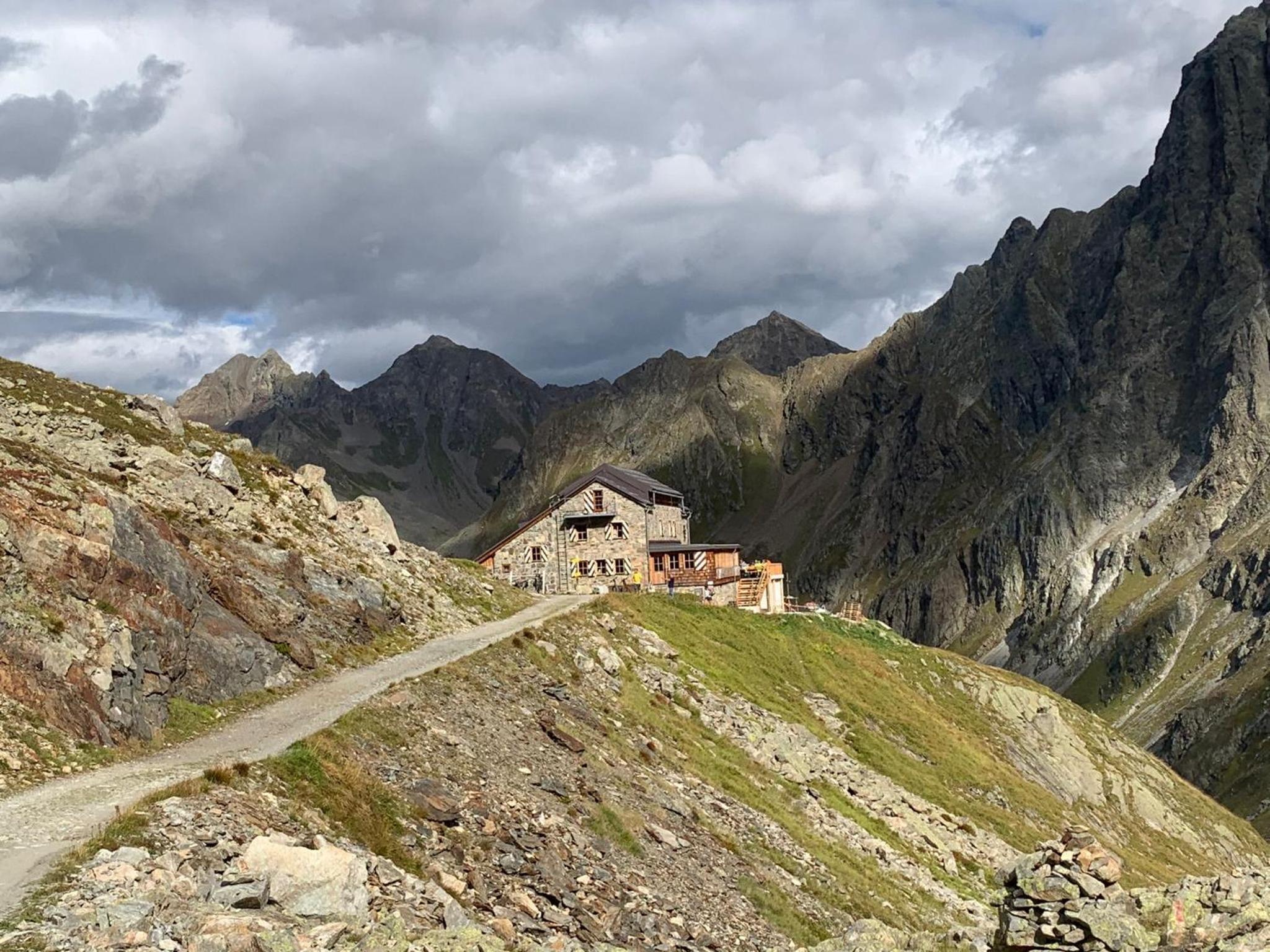Chalet-Apartment für 9 bis 10 Personen zentral & ruhig 2 Min zur Galzigbahn Sankt Anton