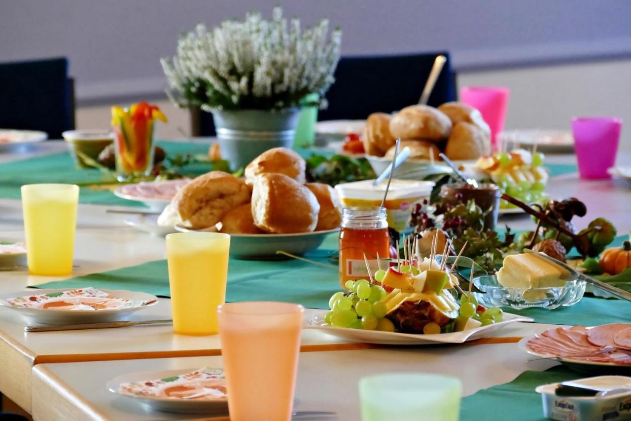Niagara Riverview Closest to Falls, Free Breakfast Delivered Daily