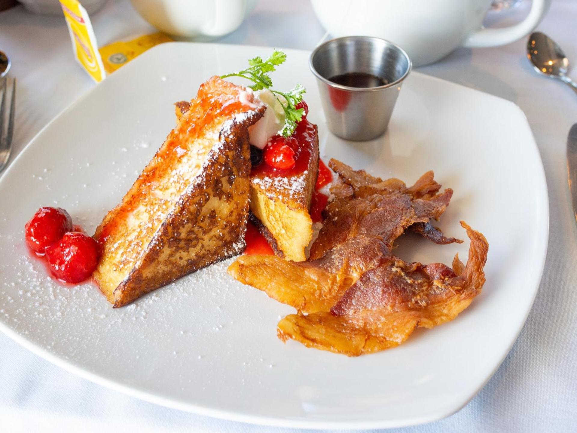 Niagara Riverview Closest to Falls, Free Breakfast Delivered Daily