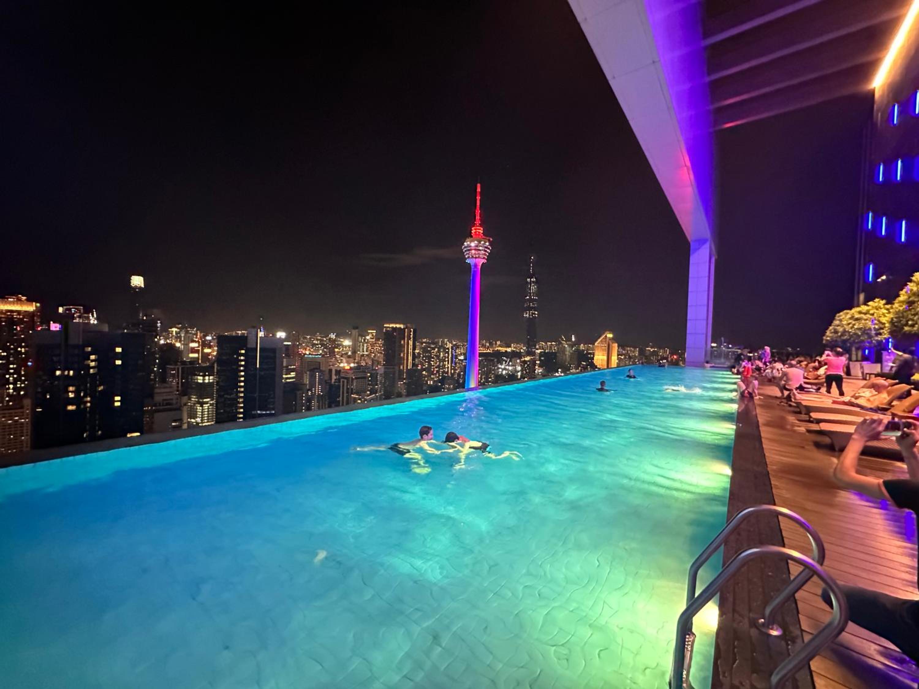 Platinum suites by BLUE SKY