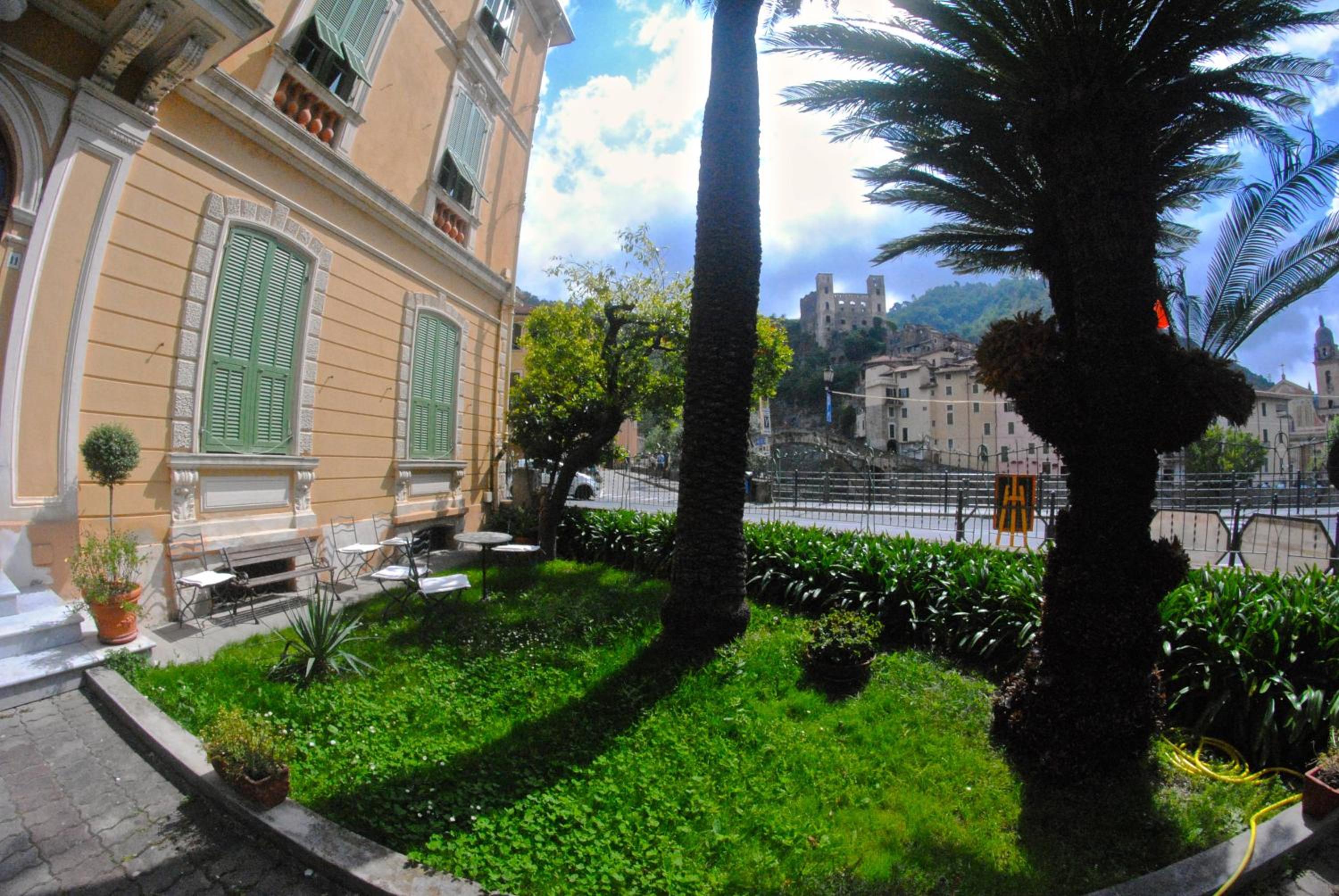 Photo 12