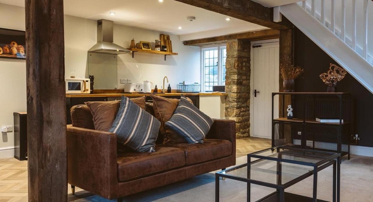 Gardener's Cottage at Mathern Palace view 5