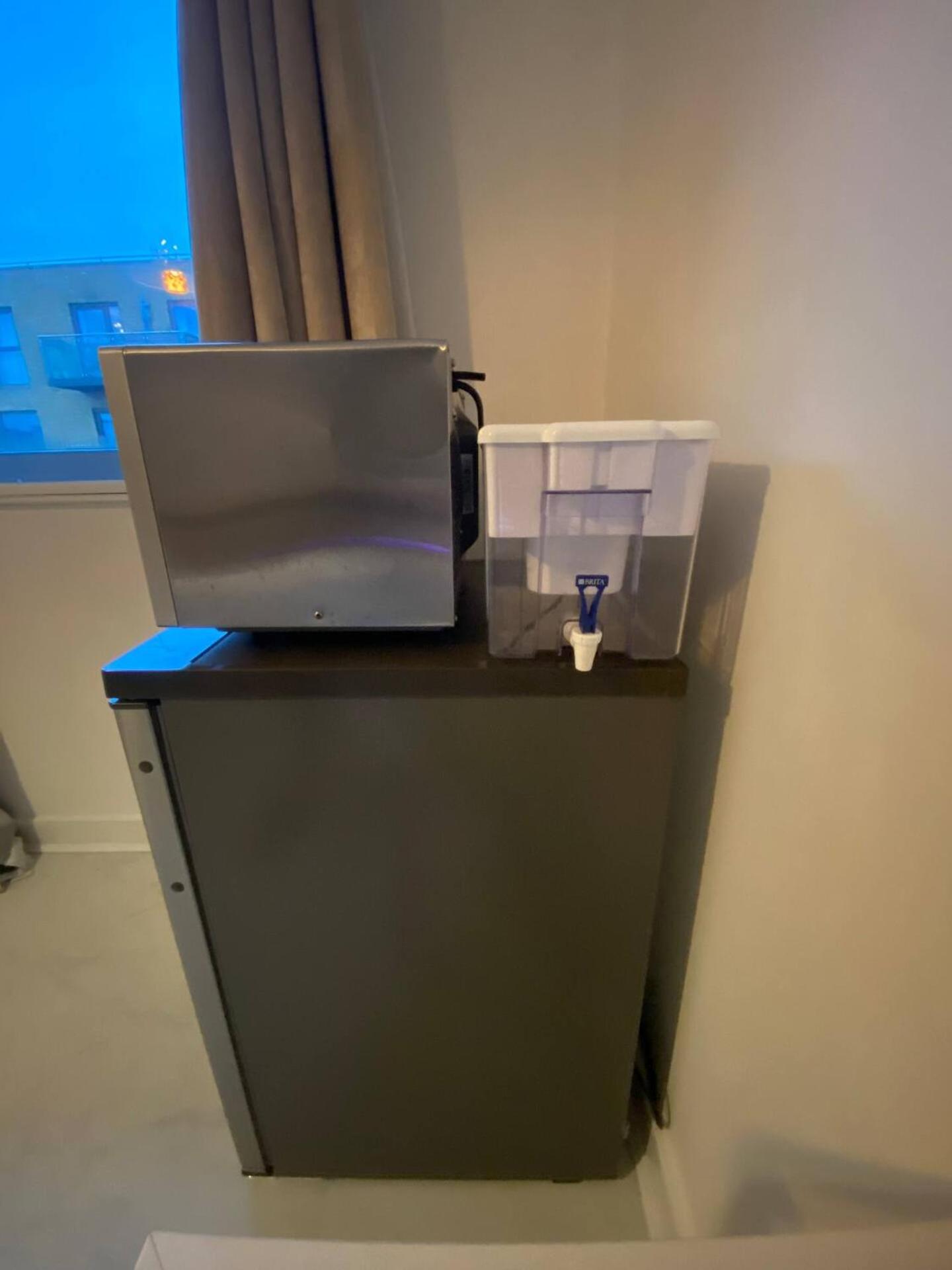 XL Bright Room+Parking+Fridge+Micro - 20min London Bridge - 3 min walk to Train/Bus Station