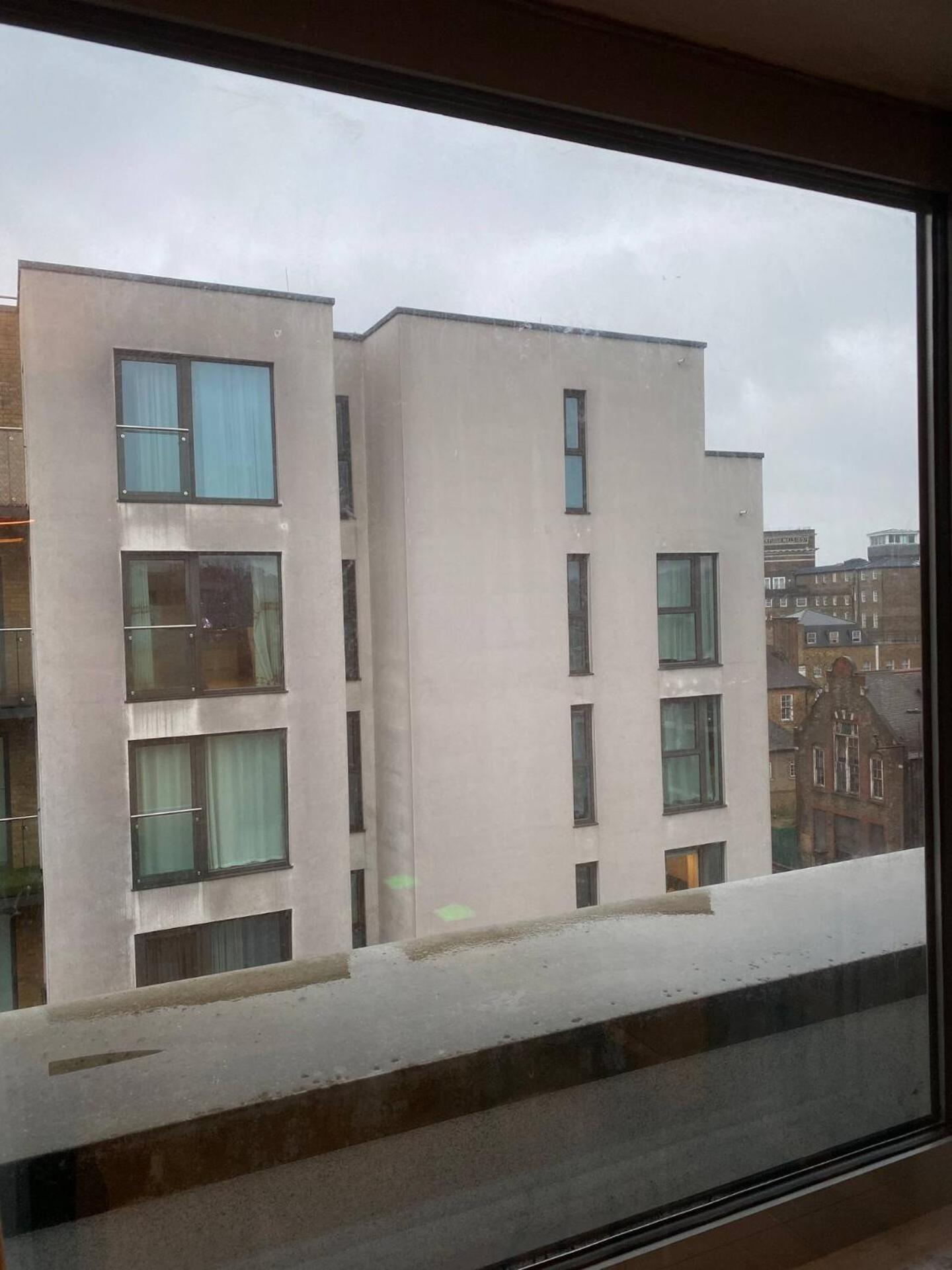 XL Bright Room+Parking+Fridge+Micro - 20min London Bridge - 3 min walk to Train/Bus Station