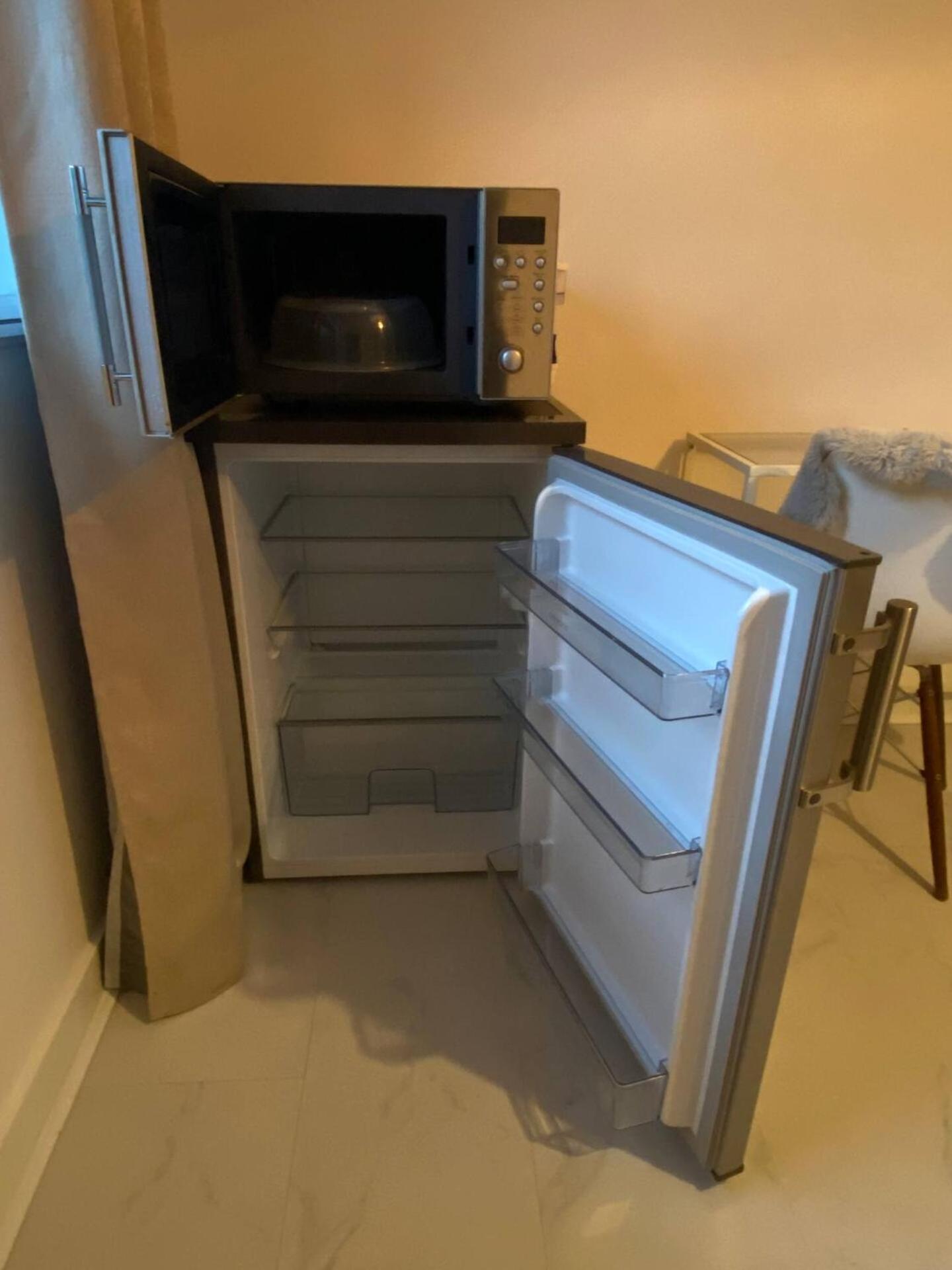 XL Bright Room+Parking+Fridge+Micro - 20min London Bridge - 3 min walk to Train/Bus Station