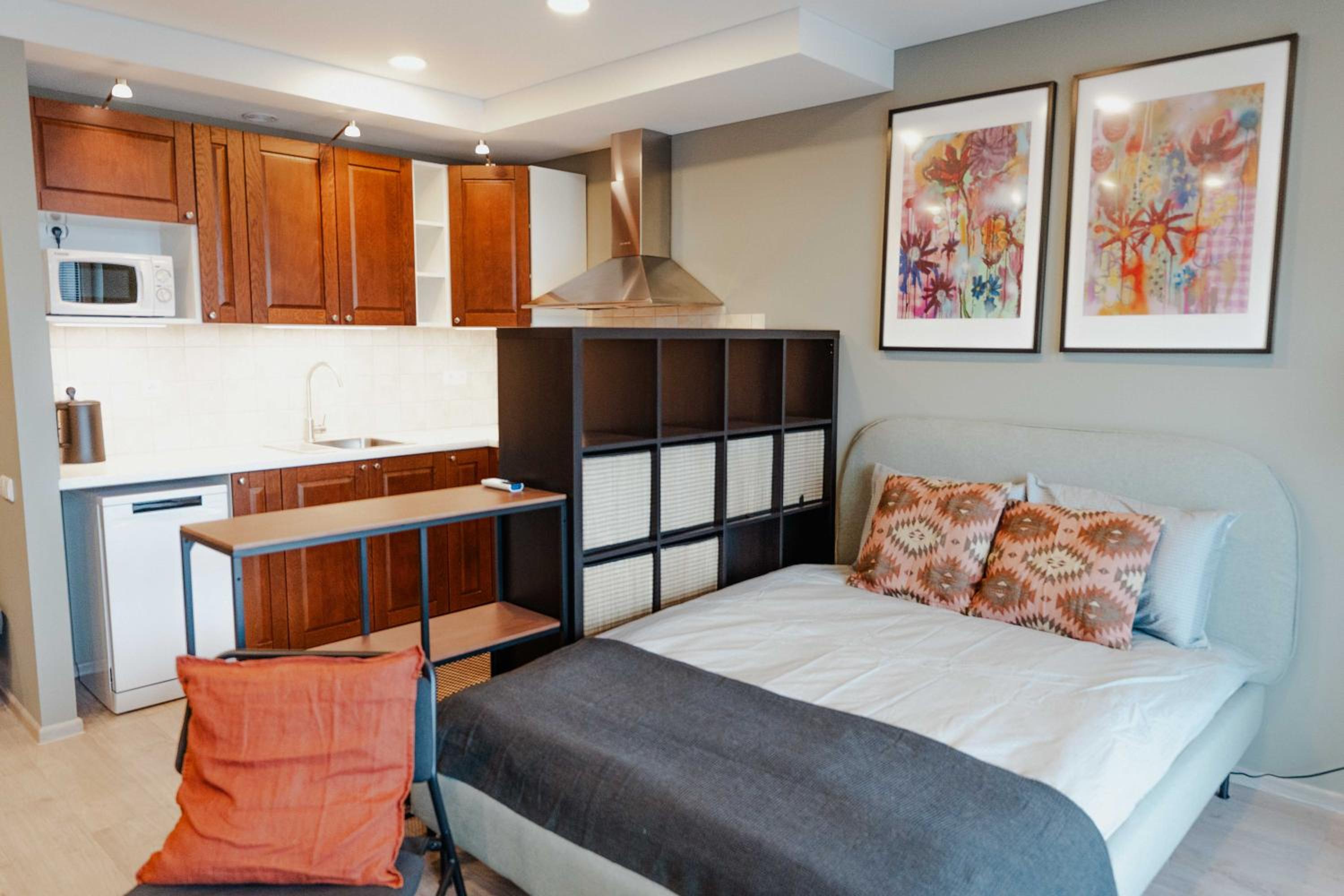 New Modern studio apartment next to the city centre
