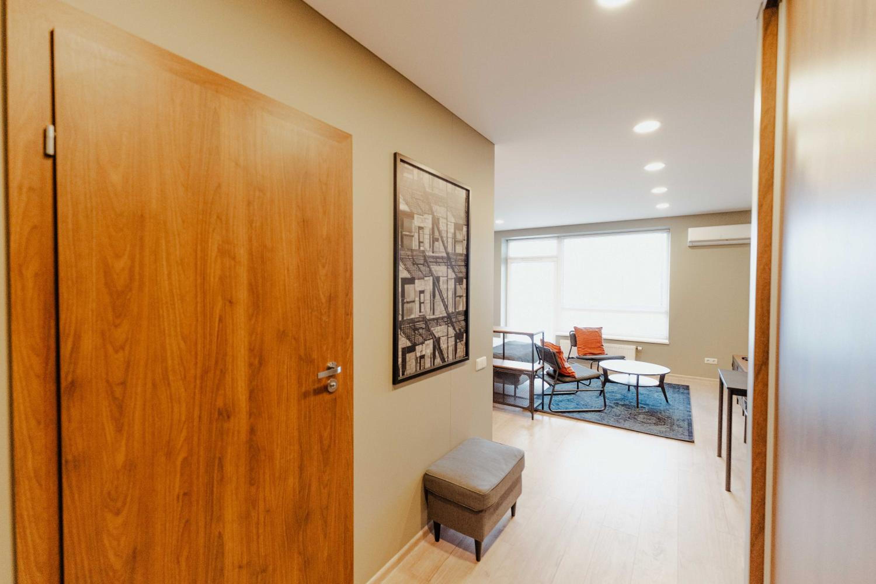 New Modern studio apartment next to the city centre