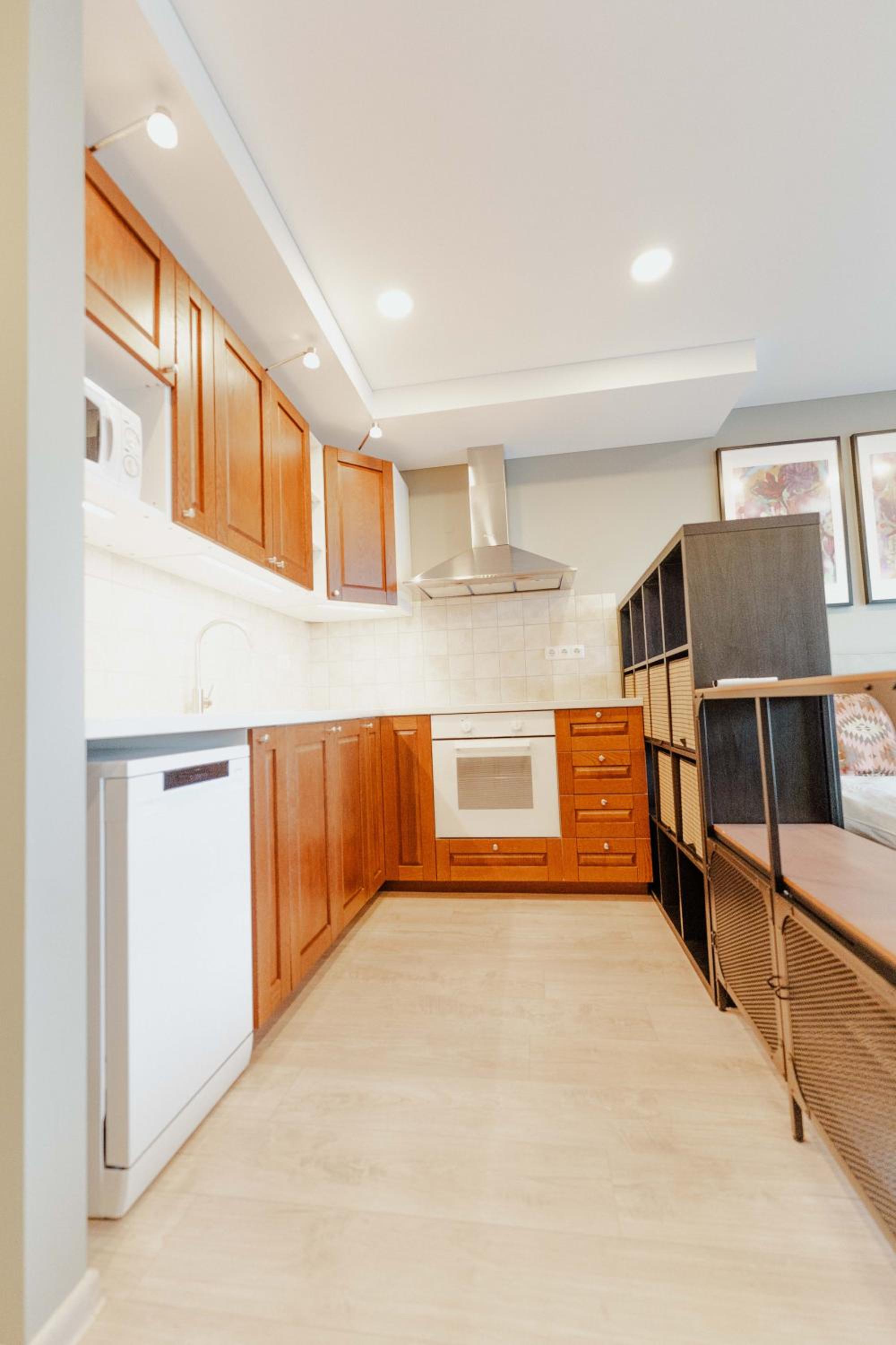New Modern studio apartment next to the city centre