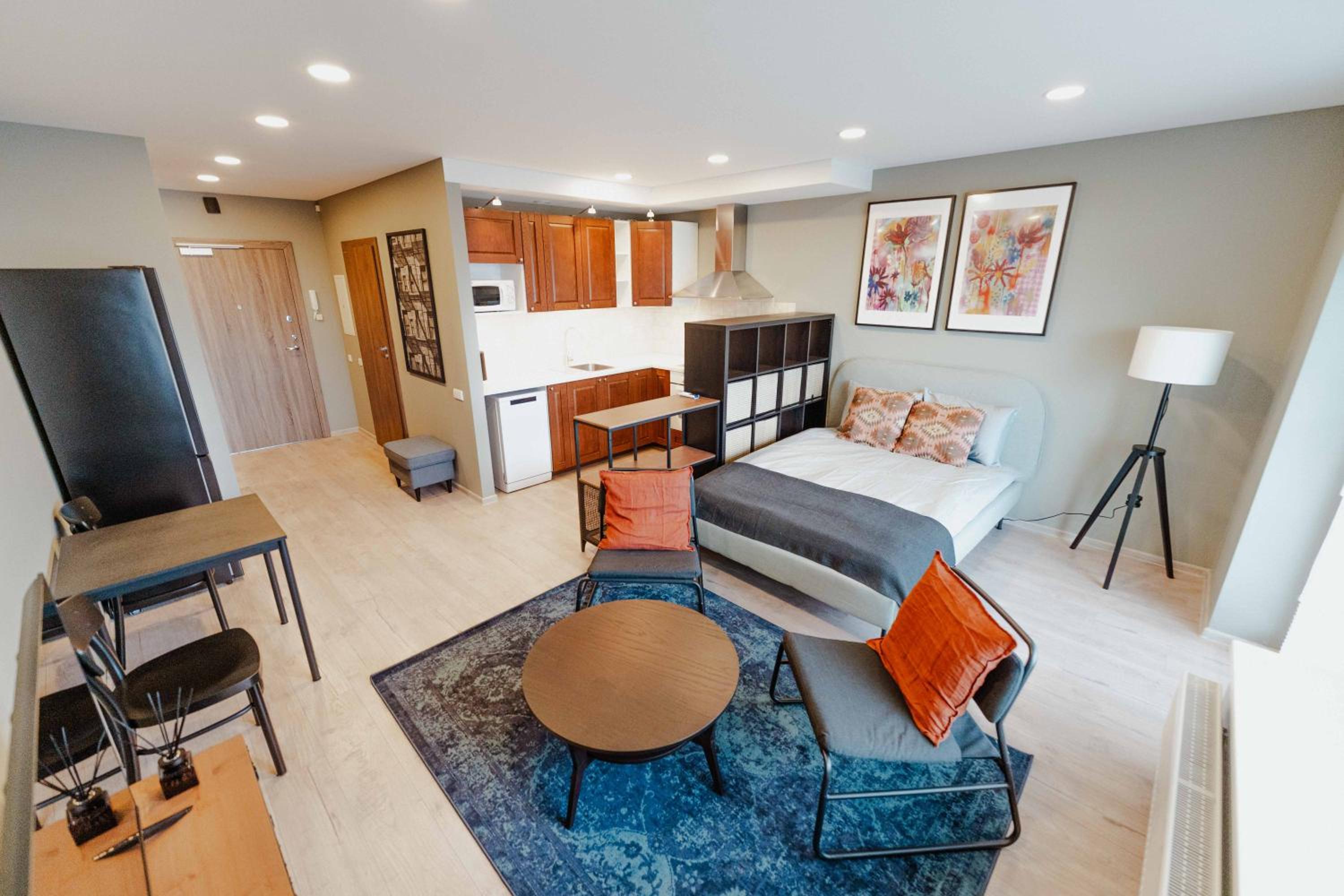 New Modern studio apartment next to the city centre