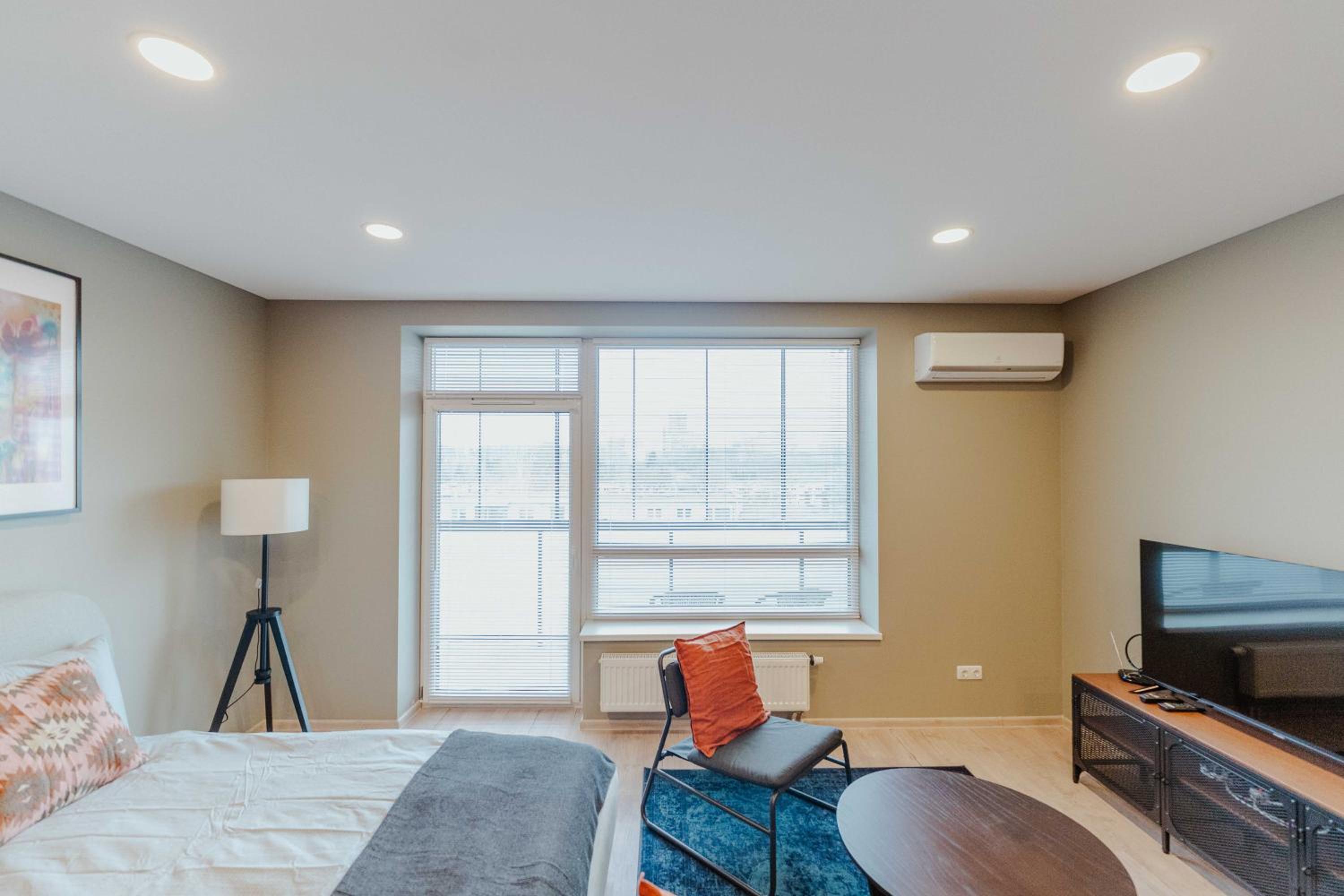 New Modern studio apartment next to the city centre