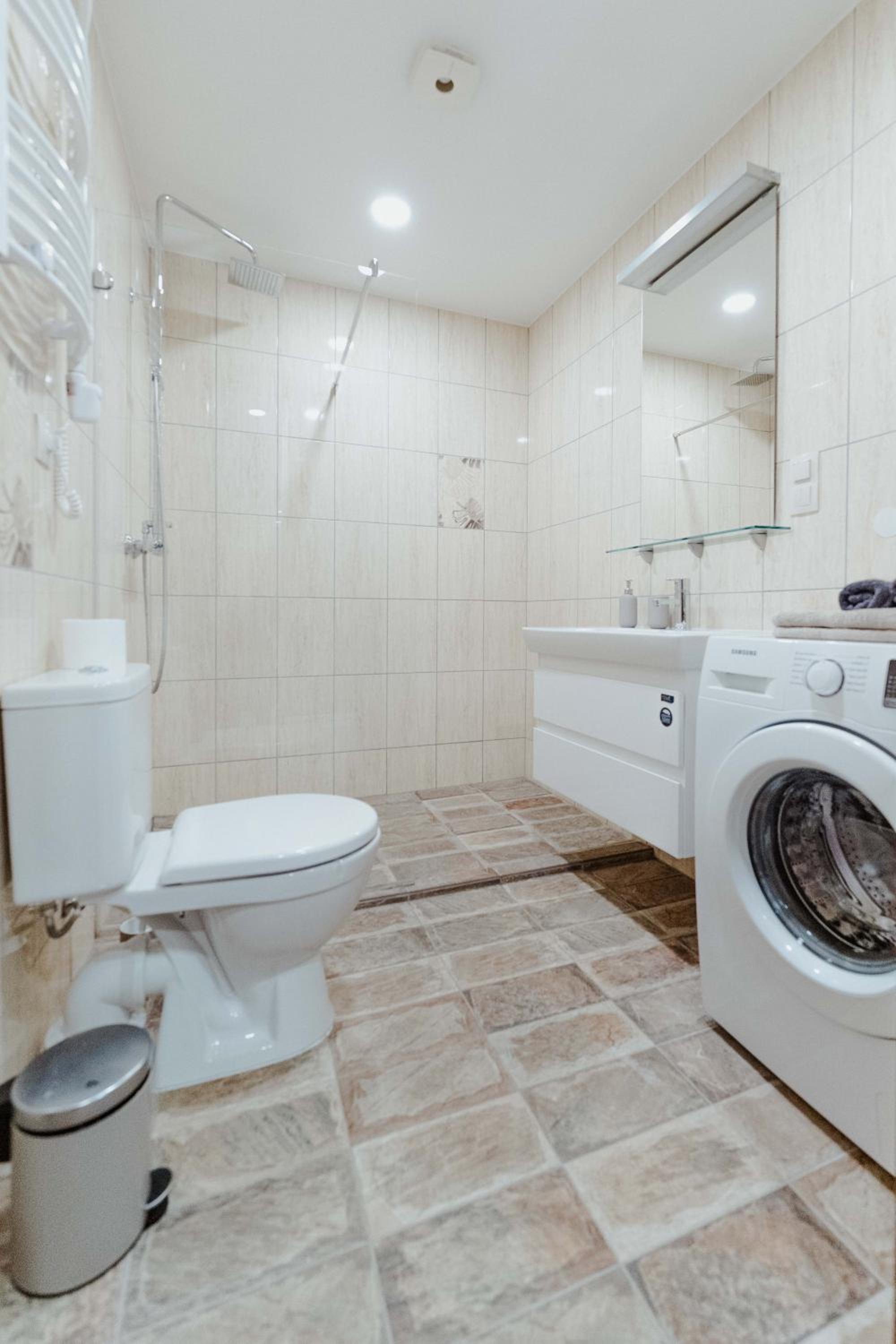 New Modern studio apartment next to the city centre