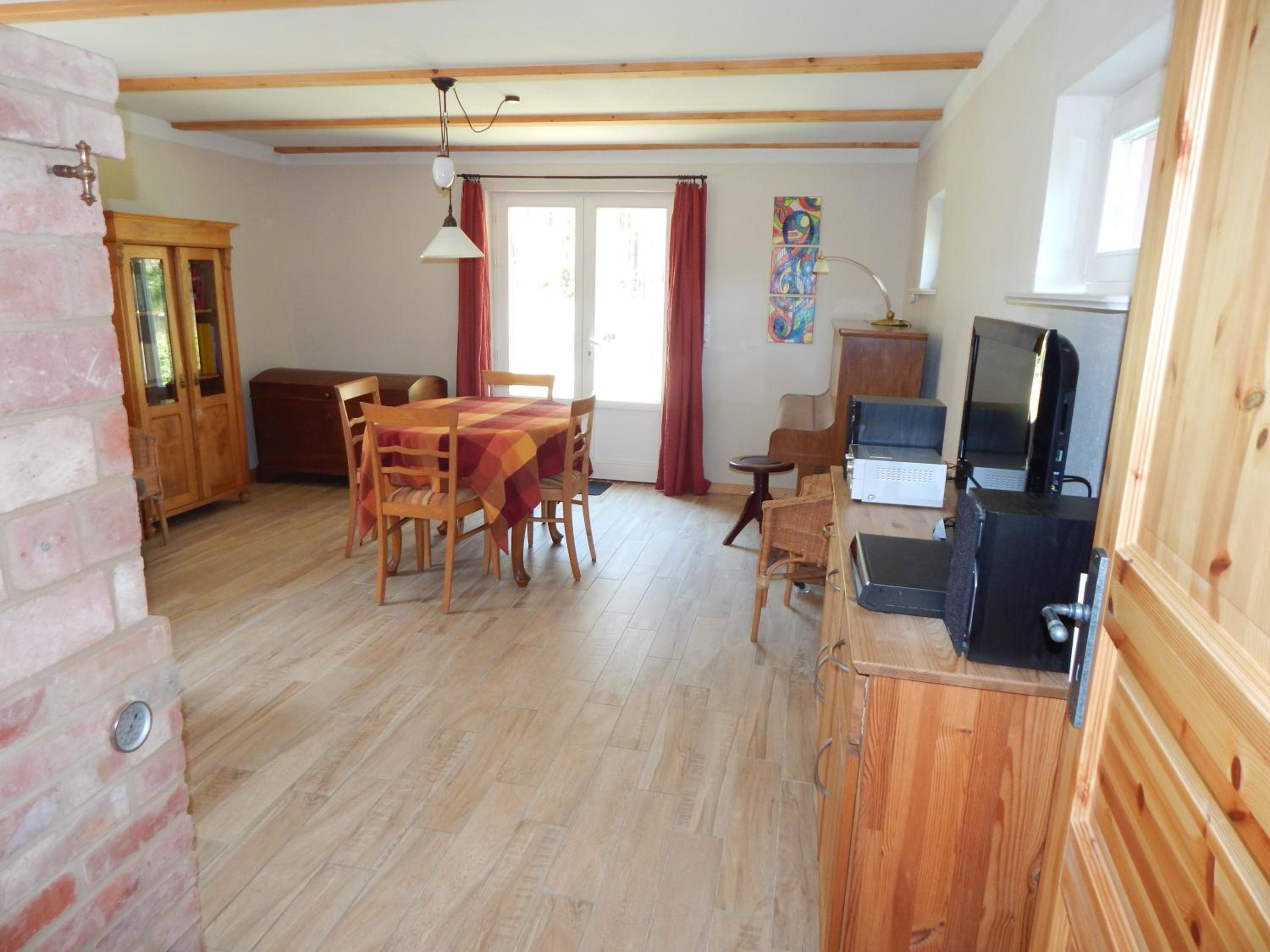 Ferienhaus am Wald mit Klavier, Holzofen, Sauna