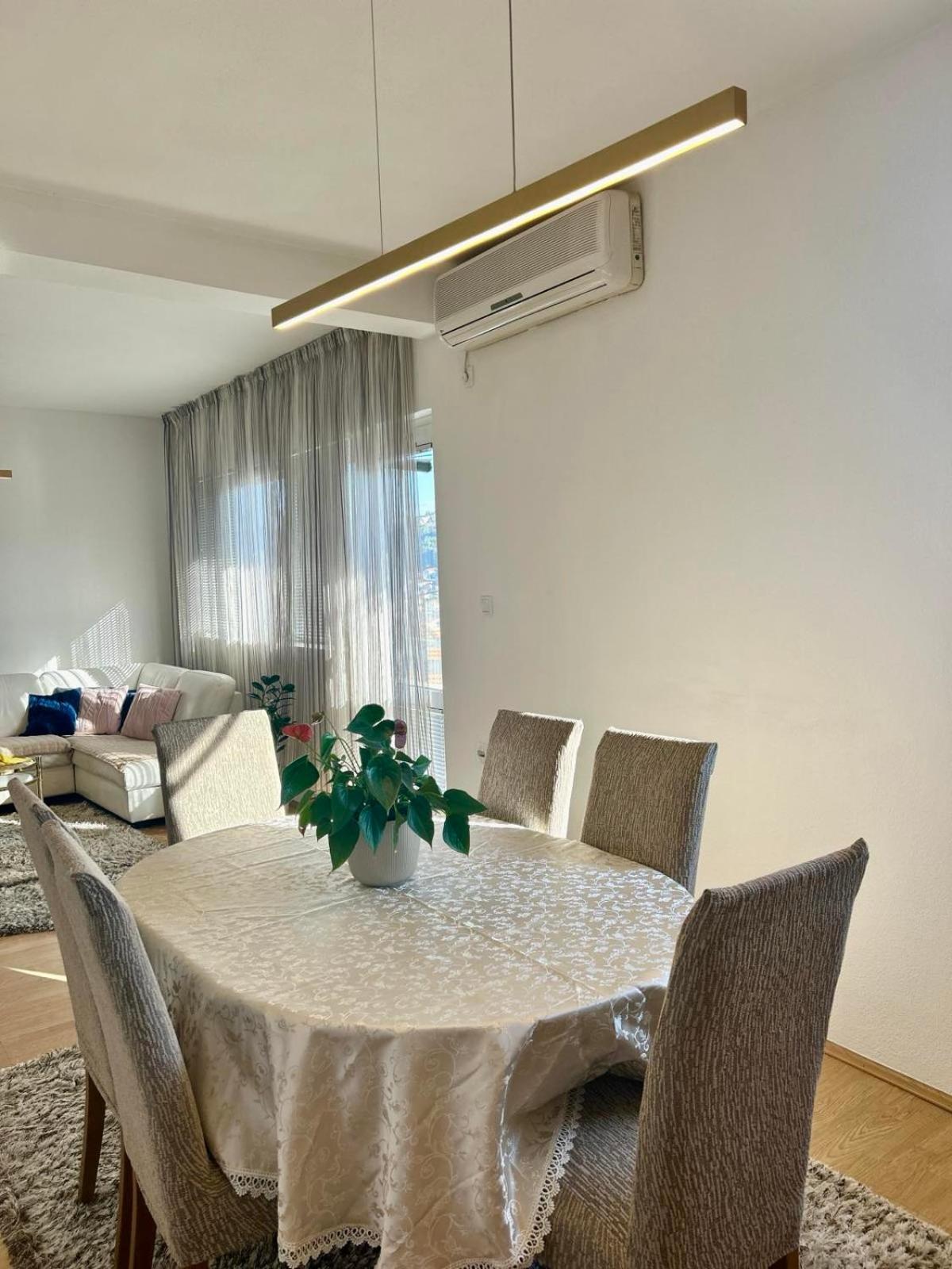 Apartmani Andrić - Stylish & Peaceful Apartment with Free Parking - 10 min Walk to Old Town view 5